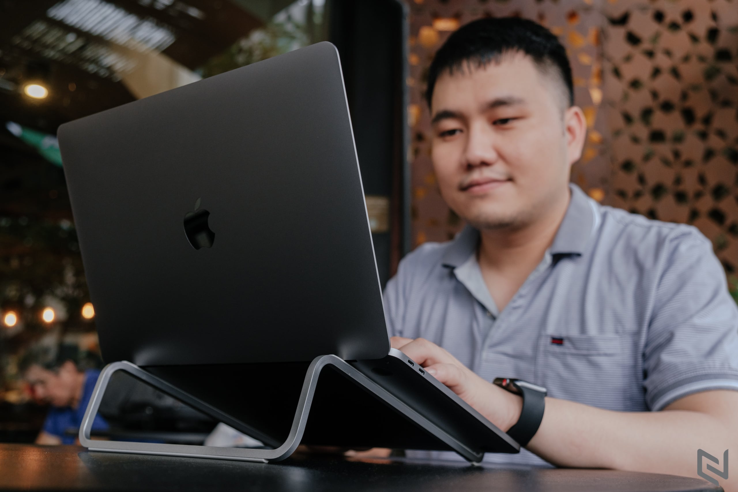 Trên tay đế tản nhiệt Rain Design mBar cho MacBook giá 750,000 VND