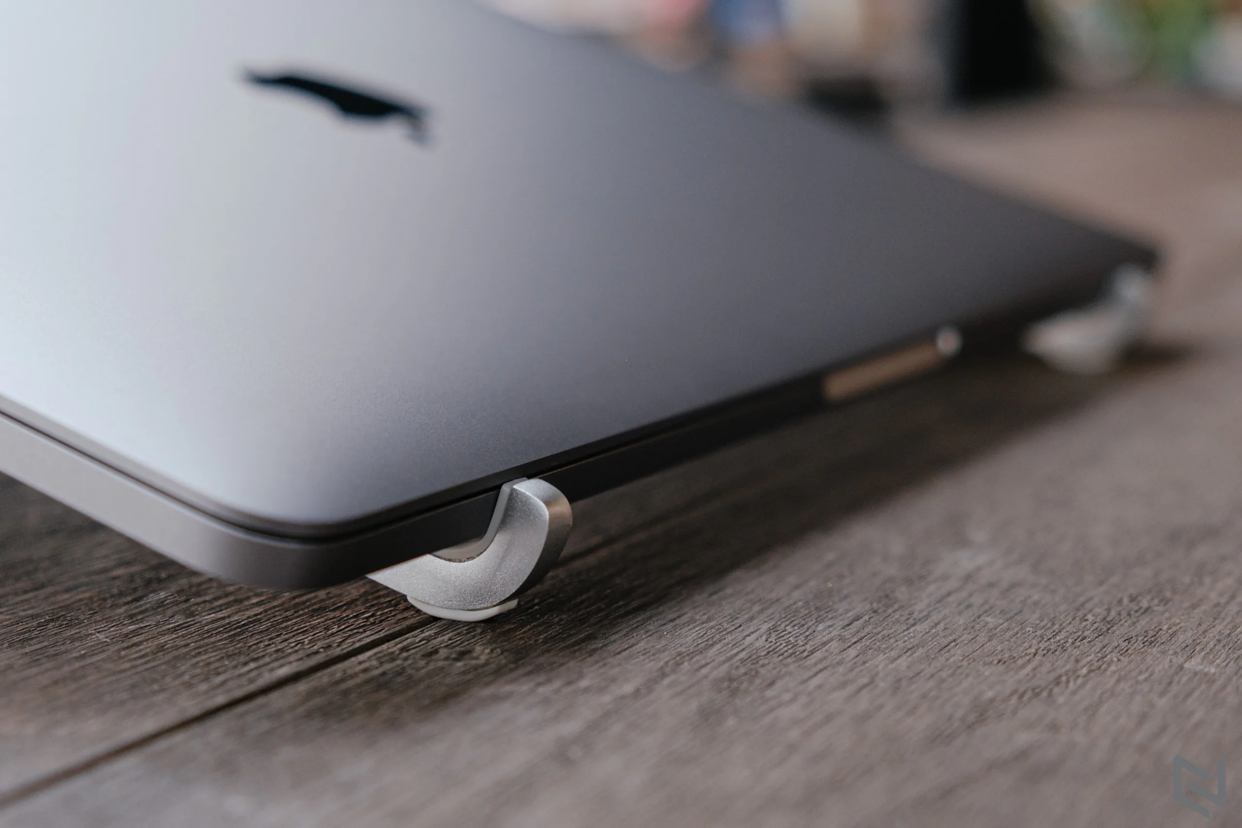 Trên tay đế tản nhiệt Rain Design mBar cho MacBook giá 750,000 VND