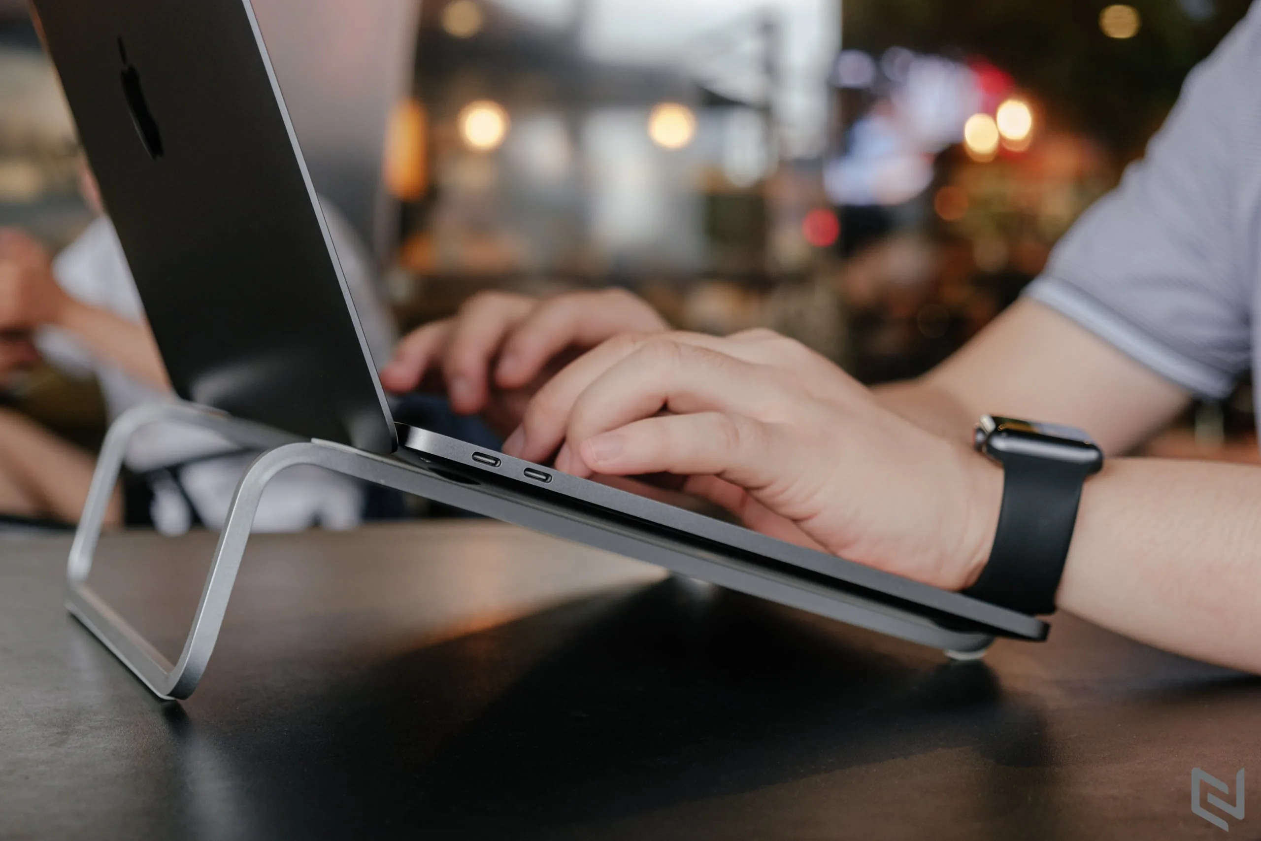 Trên tay đế tản nhiệt Rain Design mBar cho MacBook giá 750,000 VND