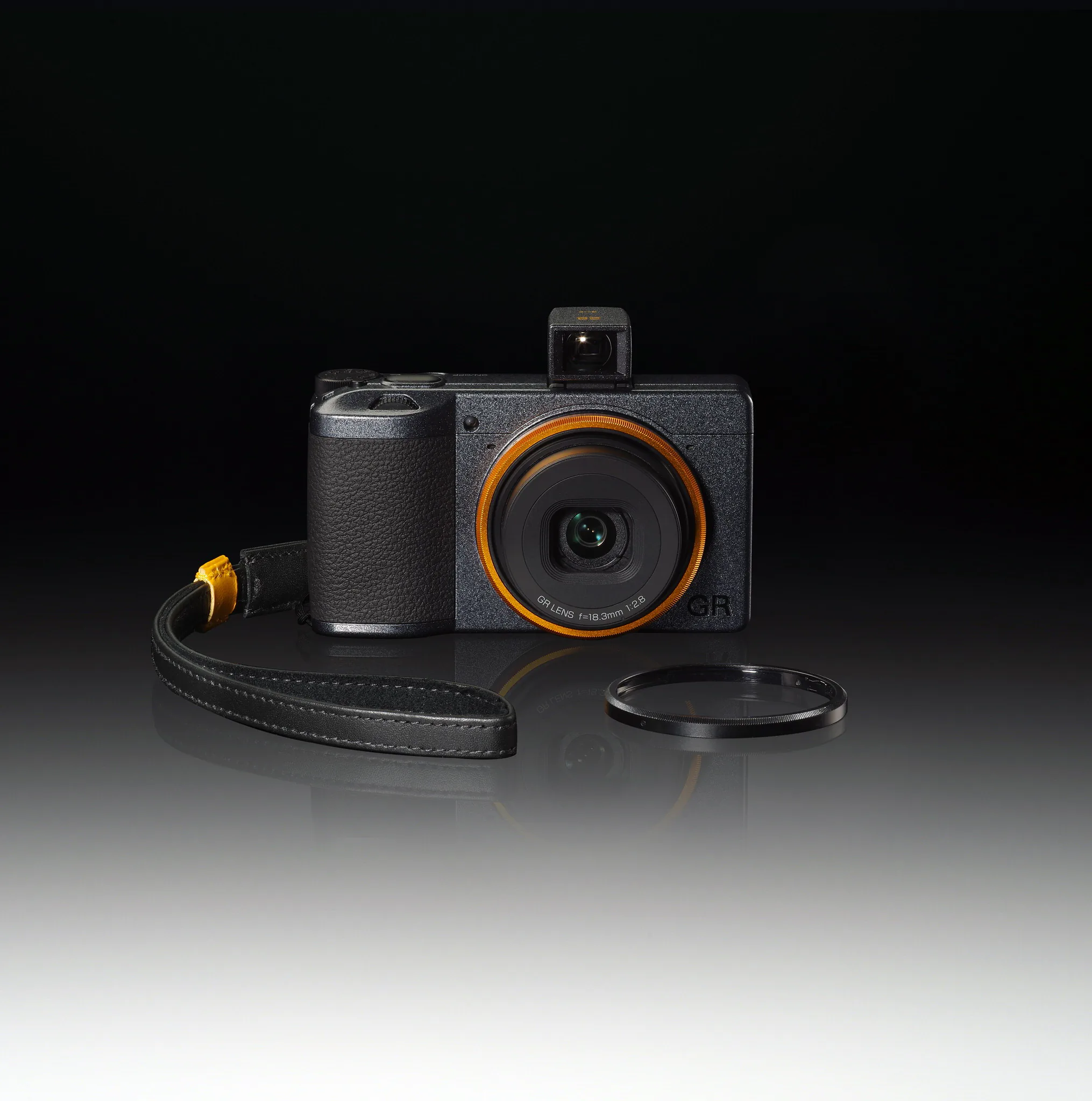 Ricoh GRIII ra mắt phiên bản đặc biệt Street Edition với màu mới cùng phụ kiện độc quyền kèm theo