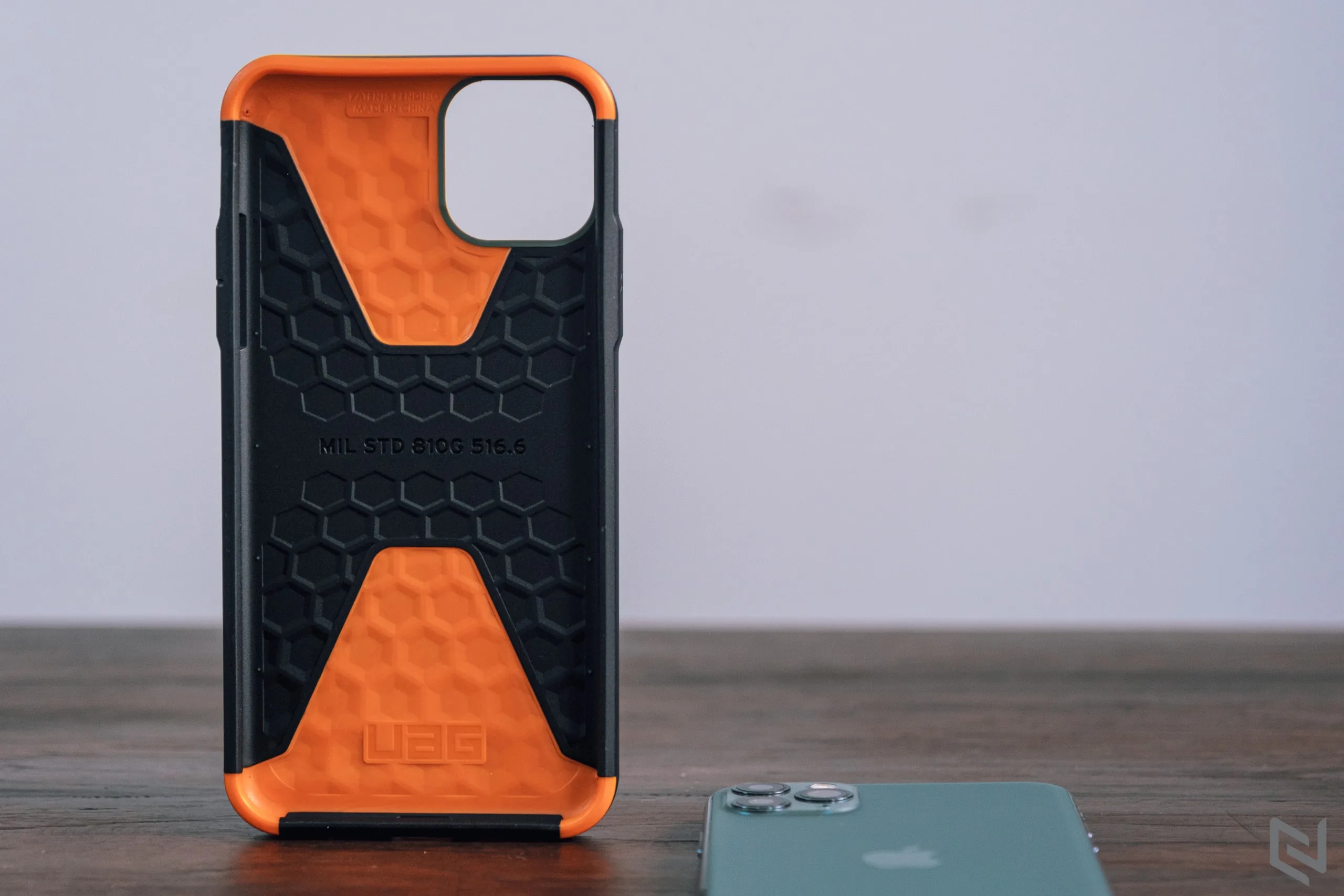 Trên tay ốp lưng UAG Civilian cho iPhone hàng chính hãng tại Việt Nam, giá 1,150,000 VND