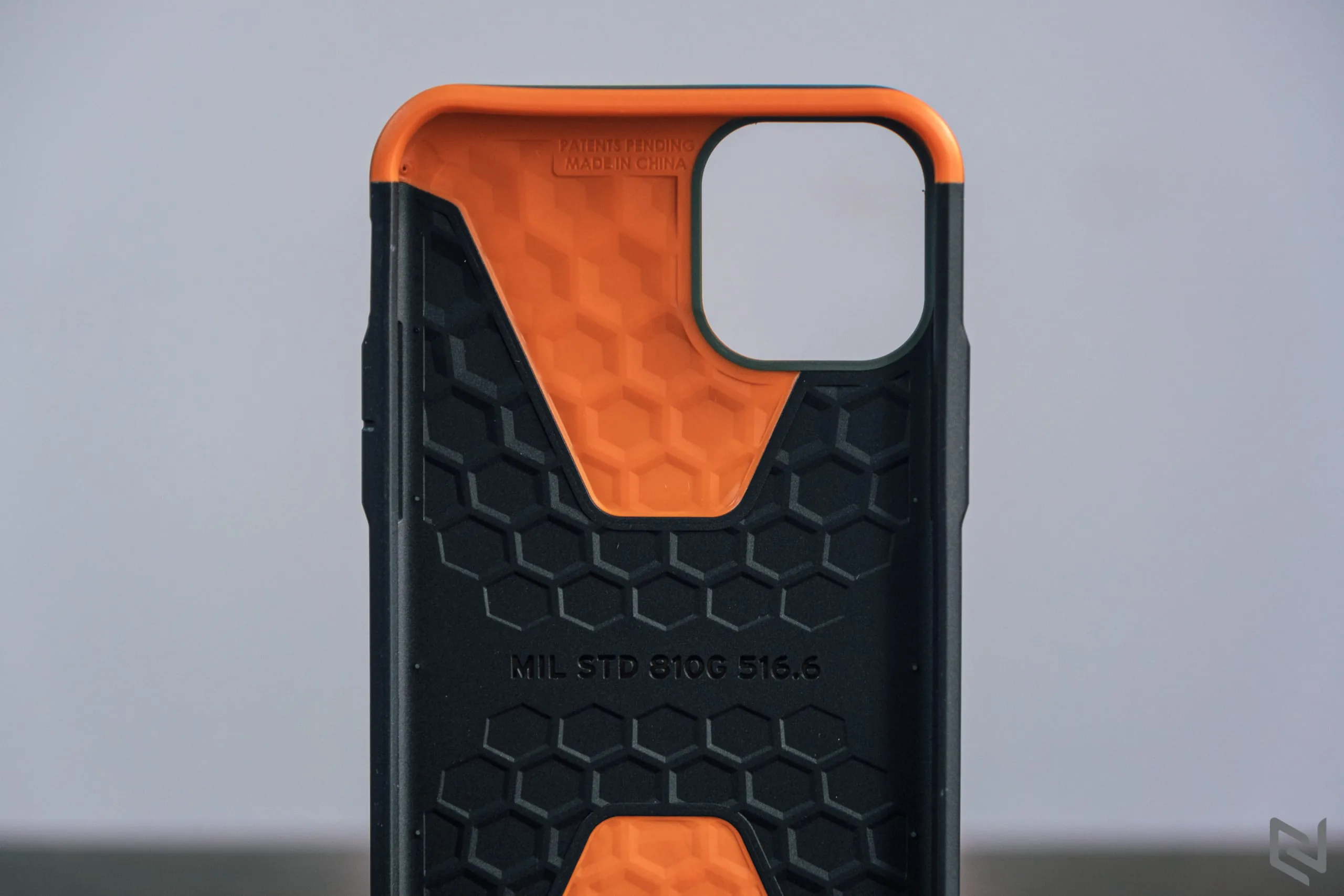 Trên tay ốp lưng UAG Civilian cho iPhone hàng chính hãng tại Việt Nam, giá 1,150,000 VND