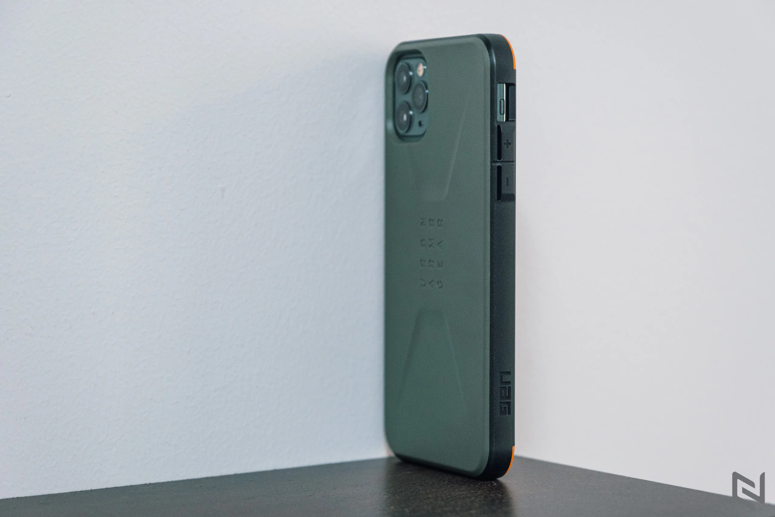 Trên tay ốp lưng UAG Civilian cho iPhone hàng chính hãng tại Việt Nam, giá 1,150,000 VND