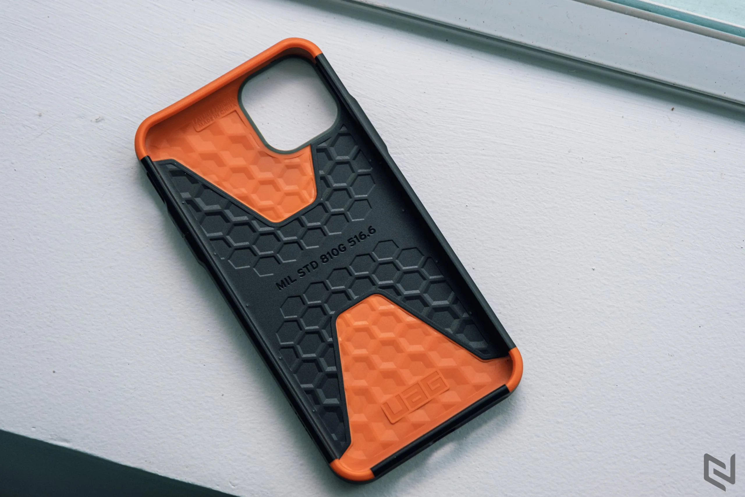 Trên tay ốp lưng UAG Civilian cho iPhone hàng chính hãng tại Việt Nam, giá 1,150,000 VND