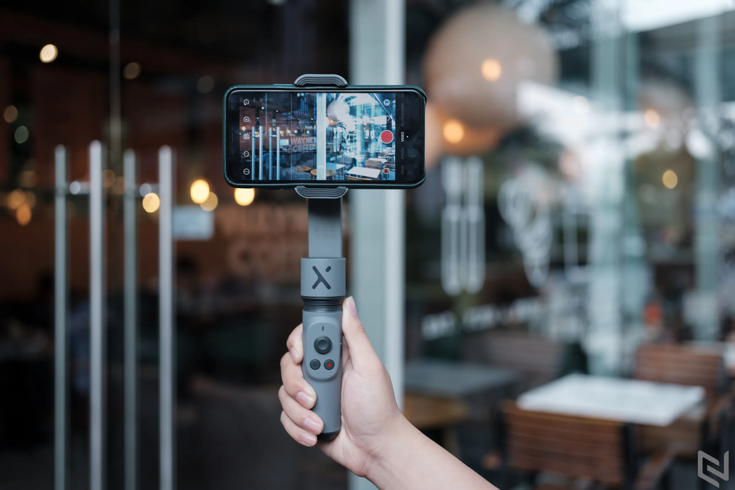 Video trải nghiệm gimbal Zhiyun Smooth X kết hợp với iPhone 11 Pro