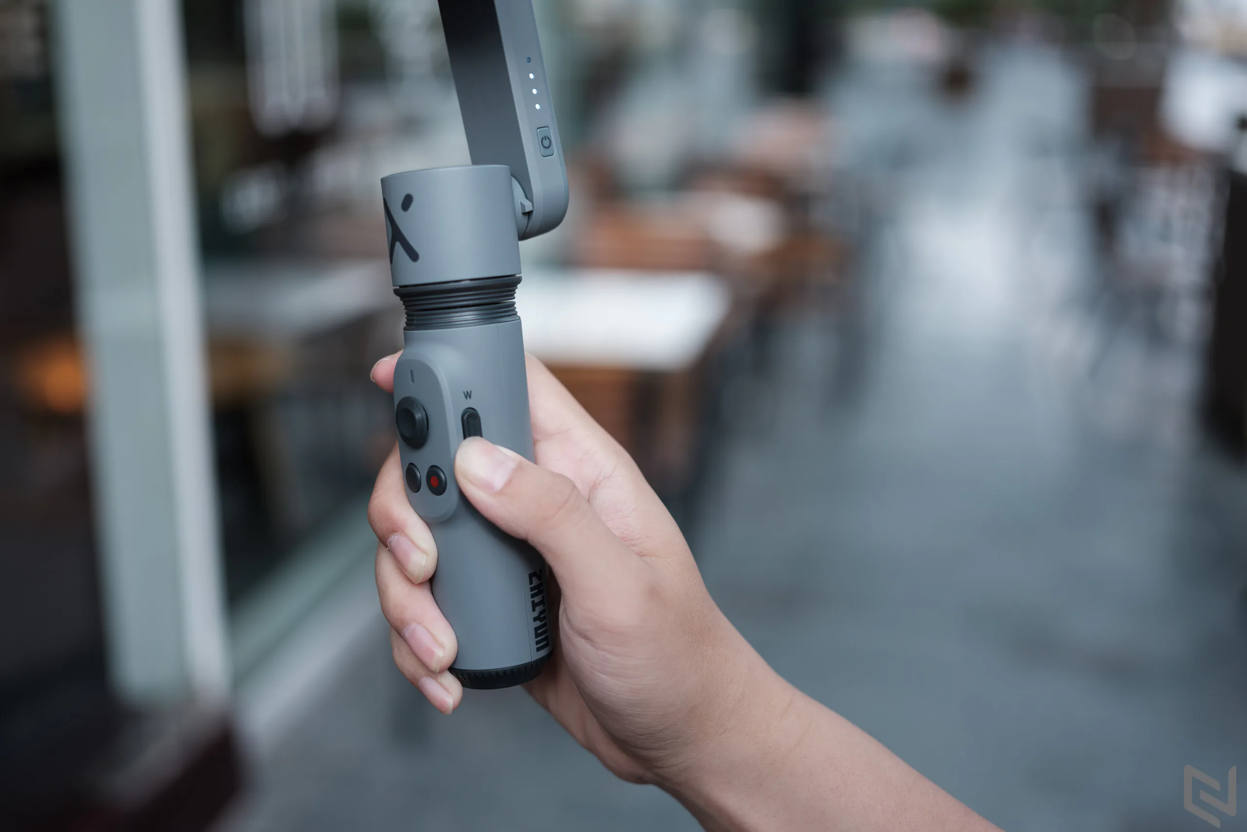 Trên tay gimbal cho smartphone Zhiyun Smooth X, lựa chọn dễ tiếp cận cho mọi người