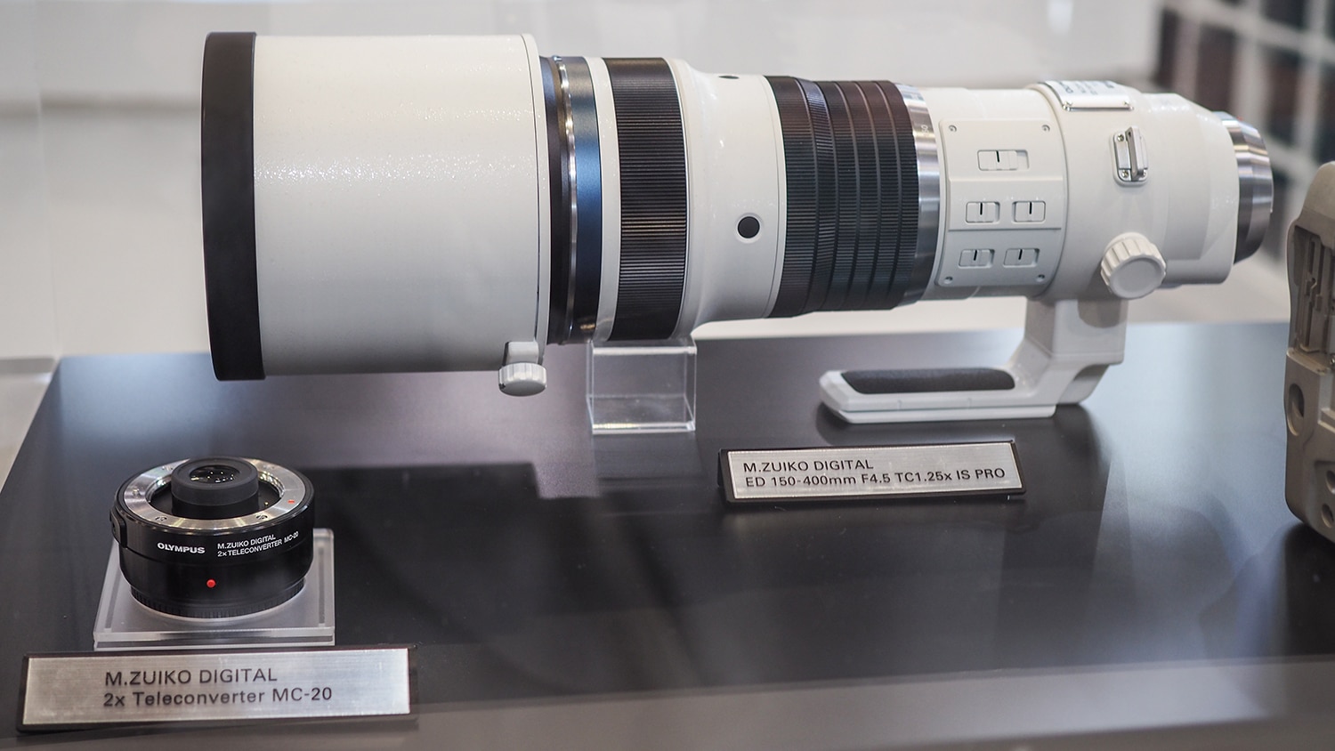 Olympus sẽ bán ra ống kính 150-400mm F4.5 vào cuối năm nay và thêm ống kính 8-25mm F4 Pro vào lộ trình