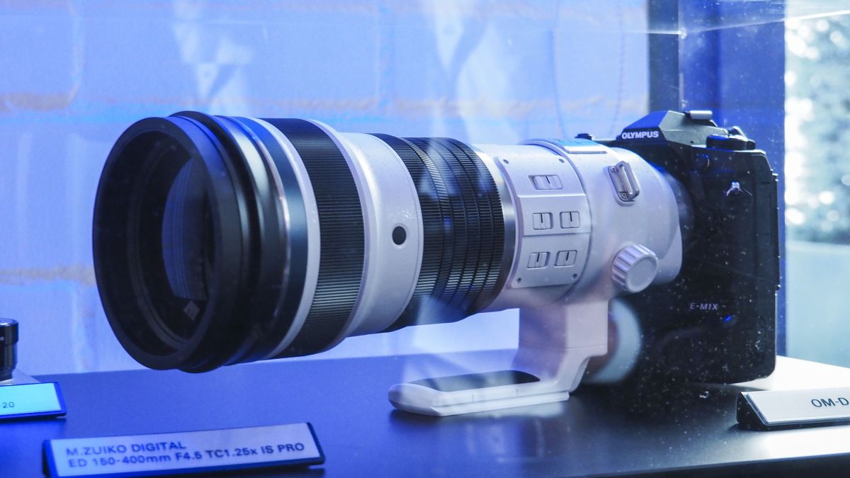 Olympus sẽ bán ra ống kính 150-400mm F4.5 vào cuối năm nay và thêm ống kính 8-25mm F4 Pro vào lộ trình