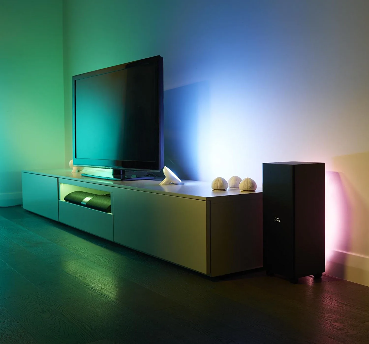 Trên tay bộ sản phẩm dây LED Philips Hue Lightstrip Plus vừa được giới thiệu tại Việt Nam