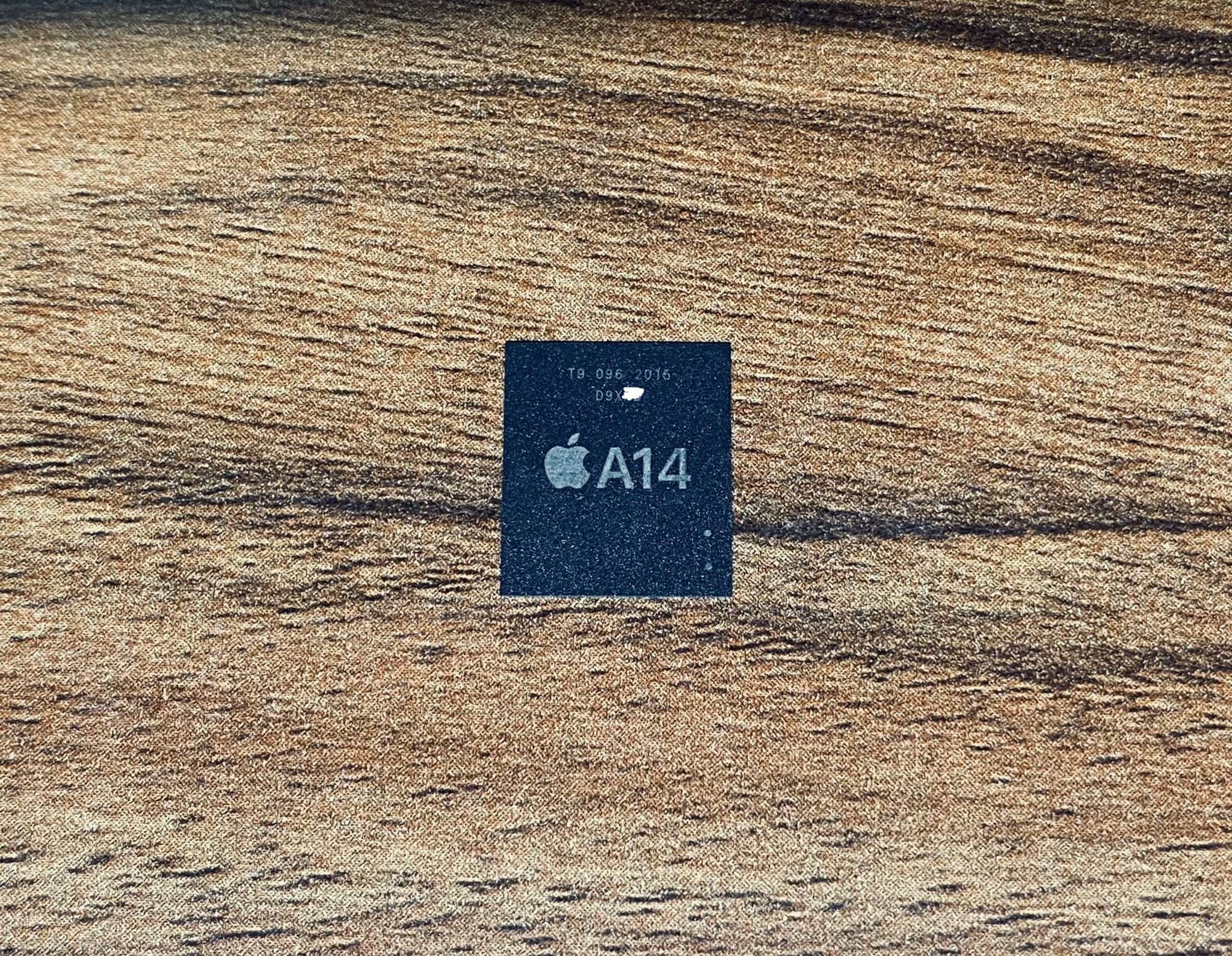 Xuất hiện ảnh thành phần RAM của chip A14 sắp tới sẽ có mặt trên iPhone 12