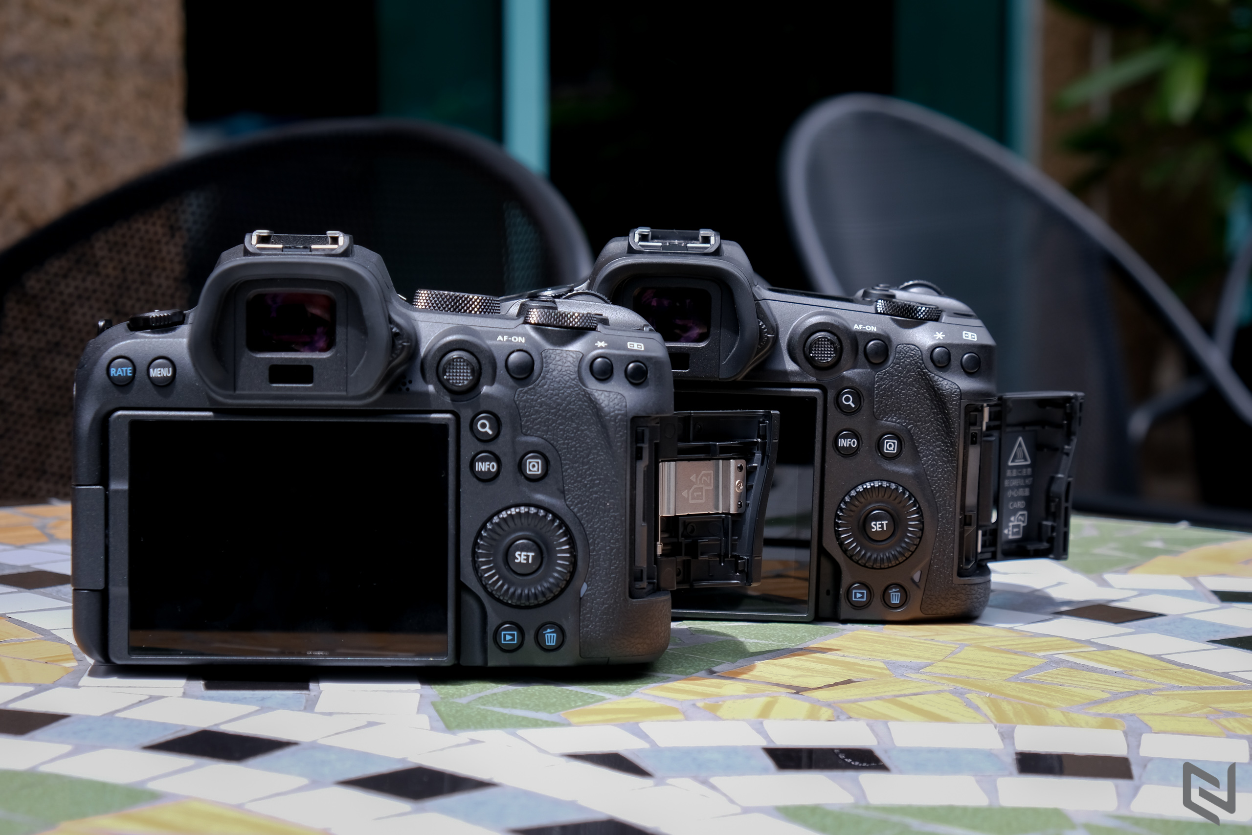 Trên tay bộ đôi Canon EOS R5 và EOS R6: giá bán từ 77-119 triệu đồng