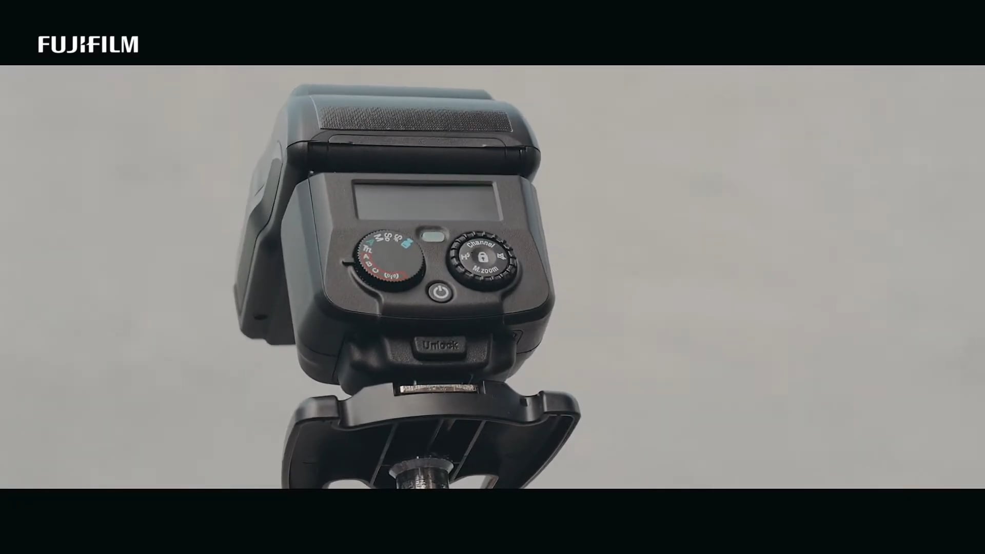 Fujifilm ra mắt flash EF-60 và commander EF-W1 cho dòng máy ảnh X và GFX