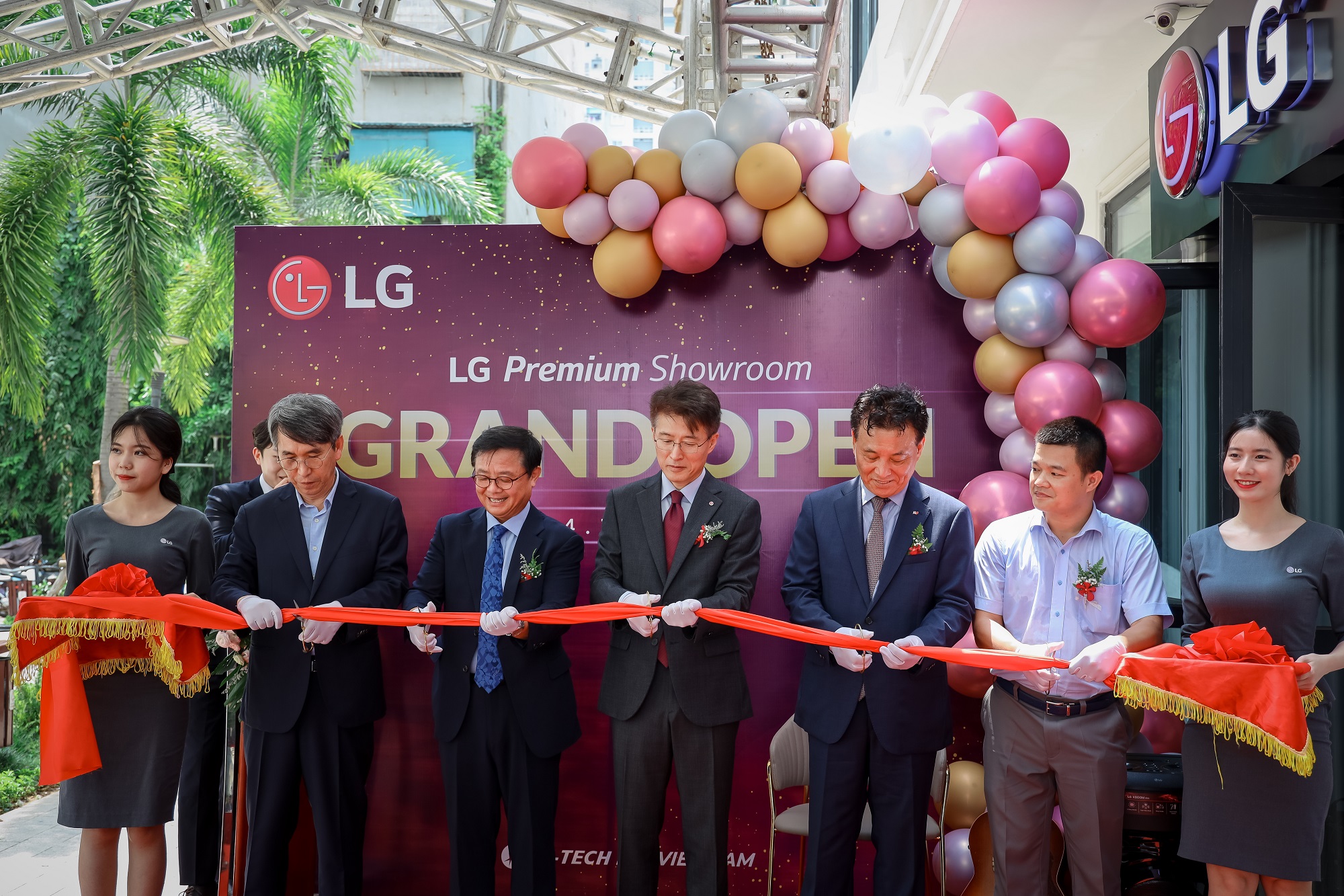 LG khai trương LG Premium Showroom – Nơi trải nghiệm các thiết bị điện tử tiên tiến và cao cấp nhất