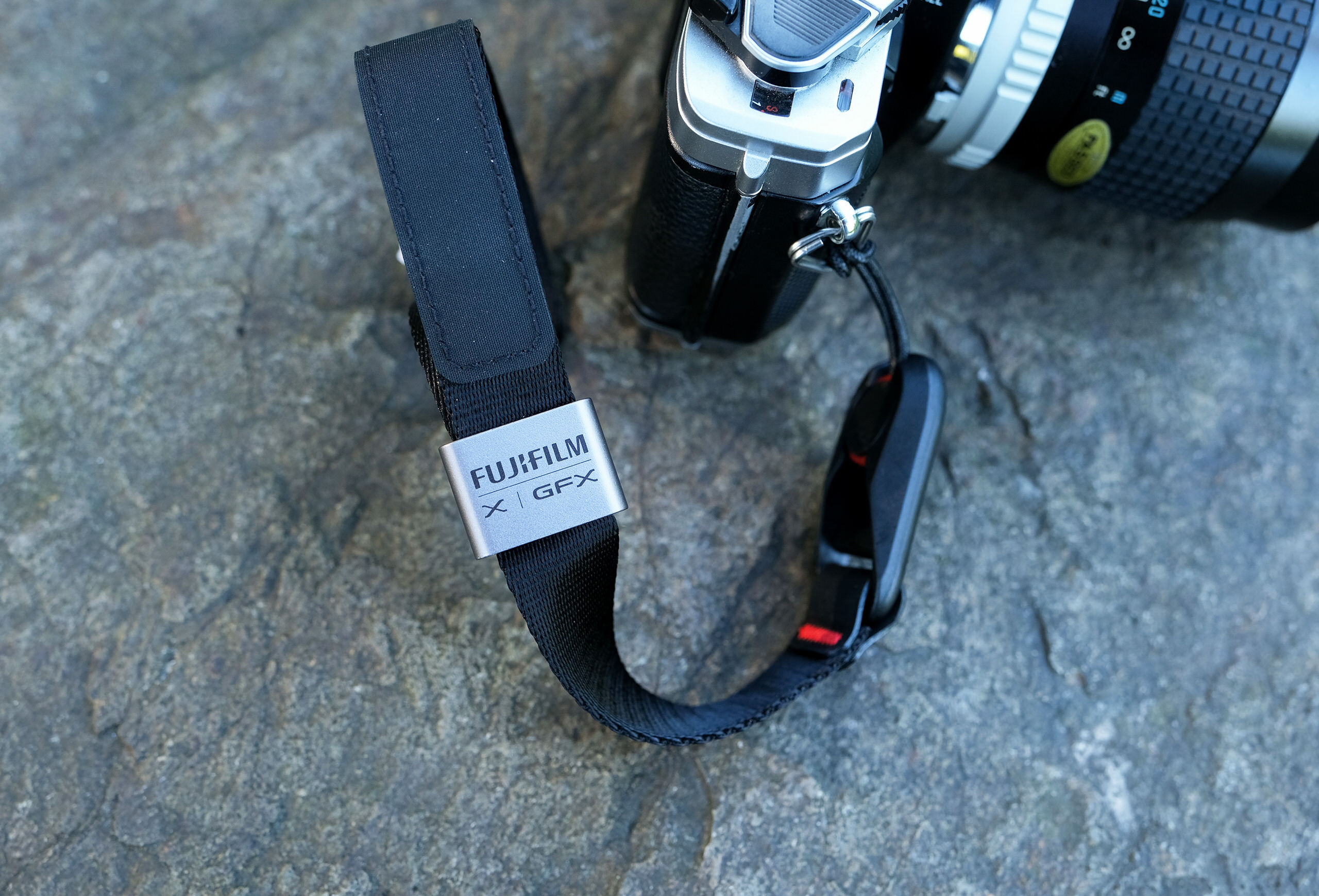 Peak Design tung phiên bản giới hạn dây đeo máy ảnh hợp tác với Fujifilm