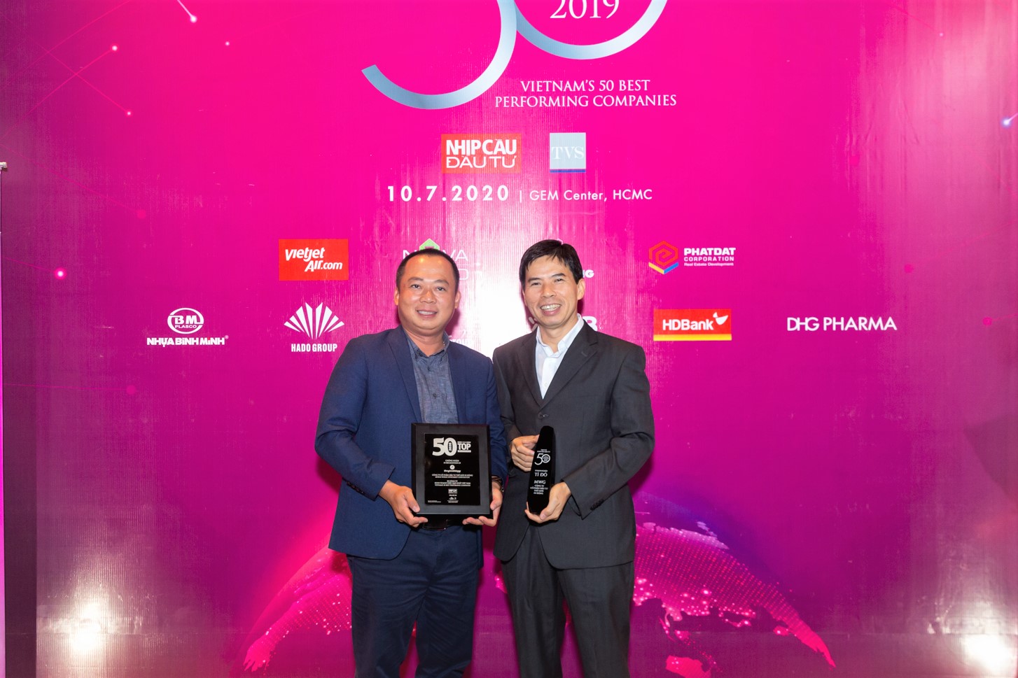 Thế Giới Di Động lần thứ 4 thống trị TOP 50 công ty kinh doanh hiệu quả nhất Việt Nam