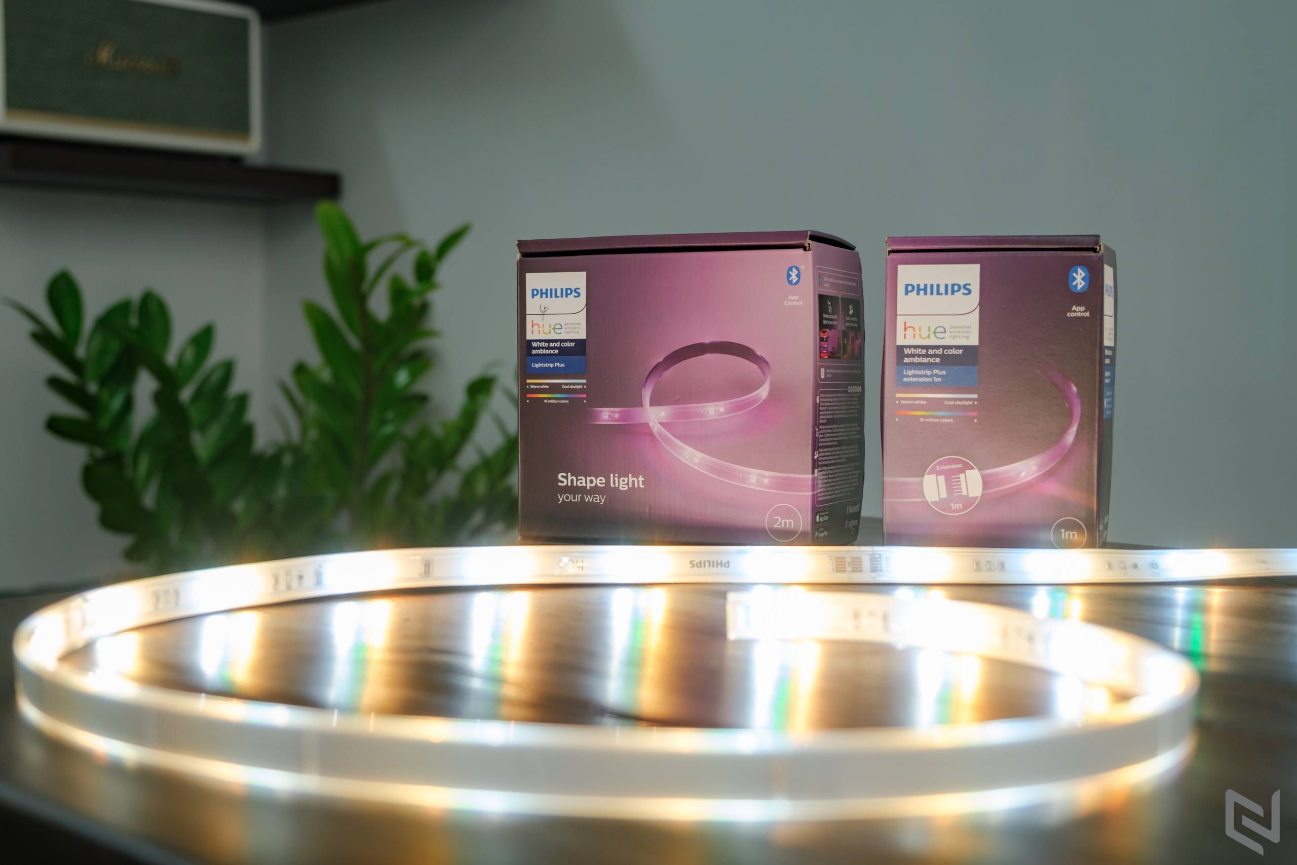 Trên tay bộ sản phẩm dây LED Philips Hue Lightstrip Plus vừa được giới thiệu tại Việt Nam