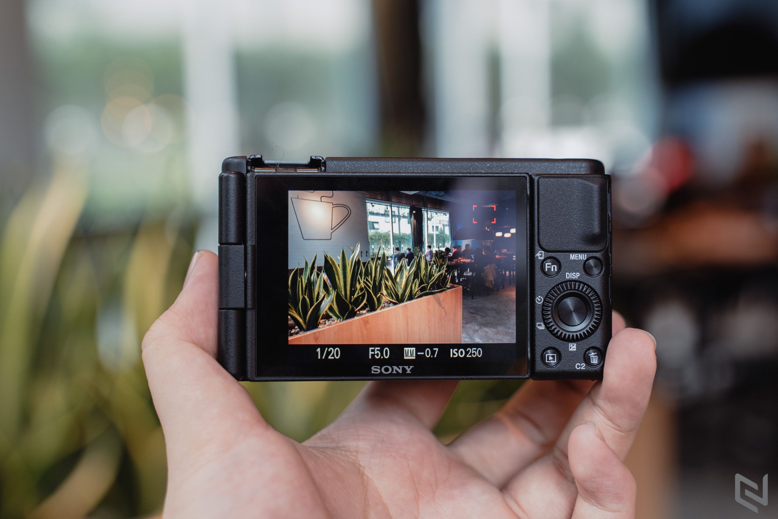 Trên tay Sony ZV-1, máy ảnh dành riêng cho vlogger