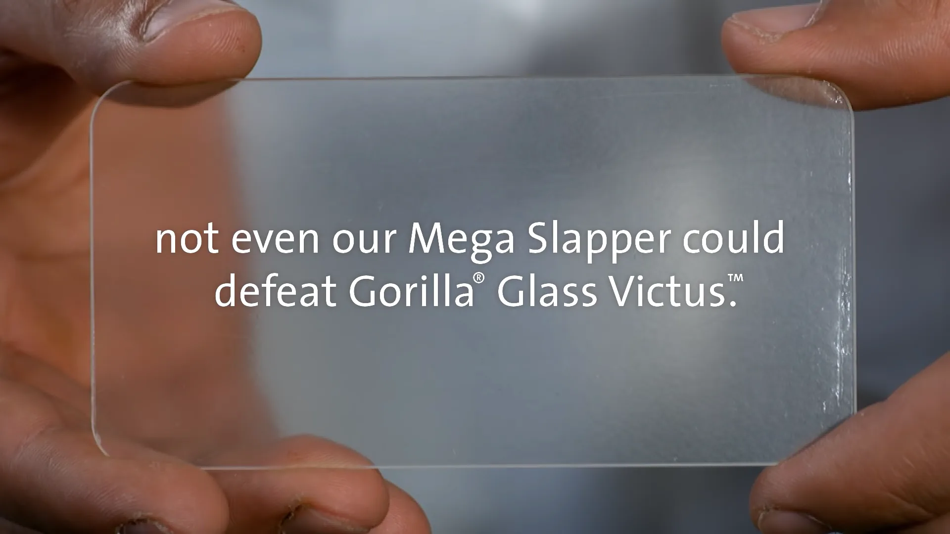 Kính cường lực Gorilla Glass Victus mới từ Corning sẽ giúp điện thoại của bạn sống sót sau khi rơi từ khoảng cách 2 mét