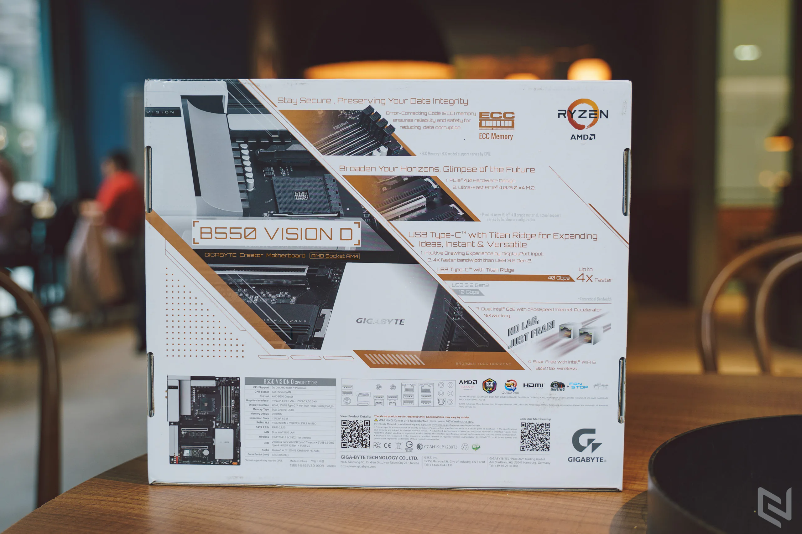 Trên tay bo mạch chủ B550 Vision D, bo mạch chủ thiết kế đẹp mắt dành cho các nhà sáng tạo nội dung