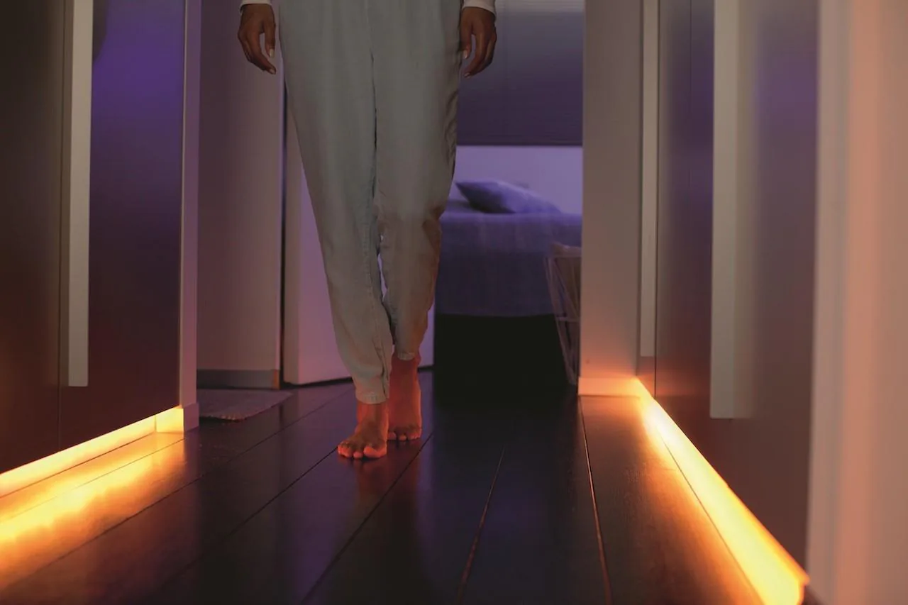 Trên tay bộ sản phẩm dây LED Philips Hue Lightstrip Plus vừa được giới thiệu tại Việt Nam