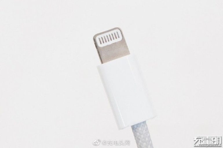 Tin đồn cho biết iPhone 12 sẽ đi kèm dây cáp vải bện USB-C to Lightning trong hộp