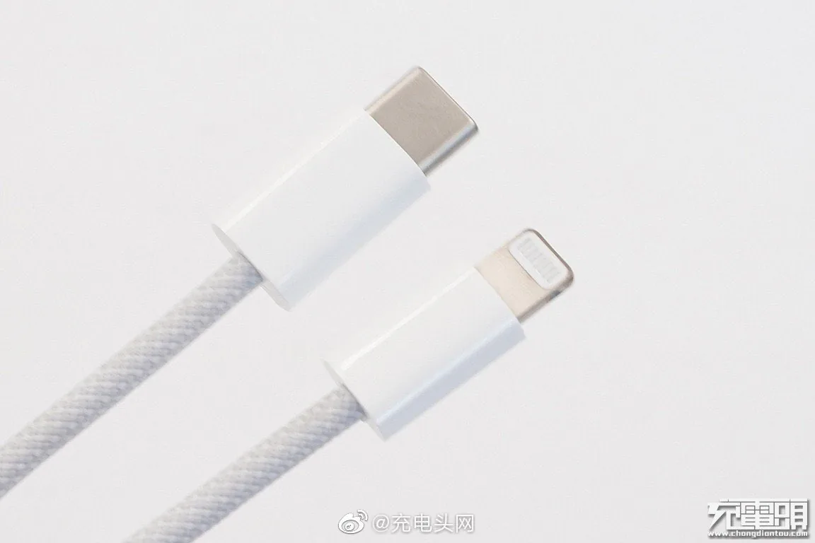 Tin đồn cho biết iPhone 12 sẽ đi kèm dây cáp vải bện USB-C to Lightning trong hộp