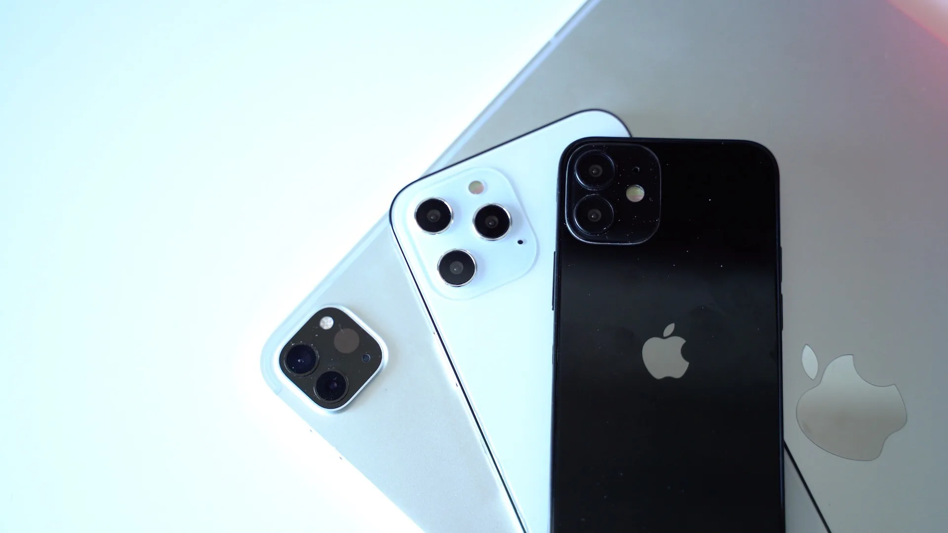 Trên tay iPhone 12 phiên bản dummy với phần viền màn hình rất mỏng