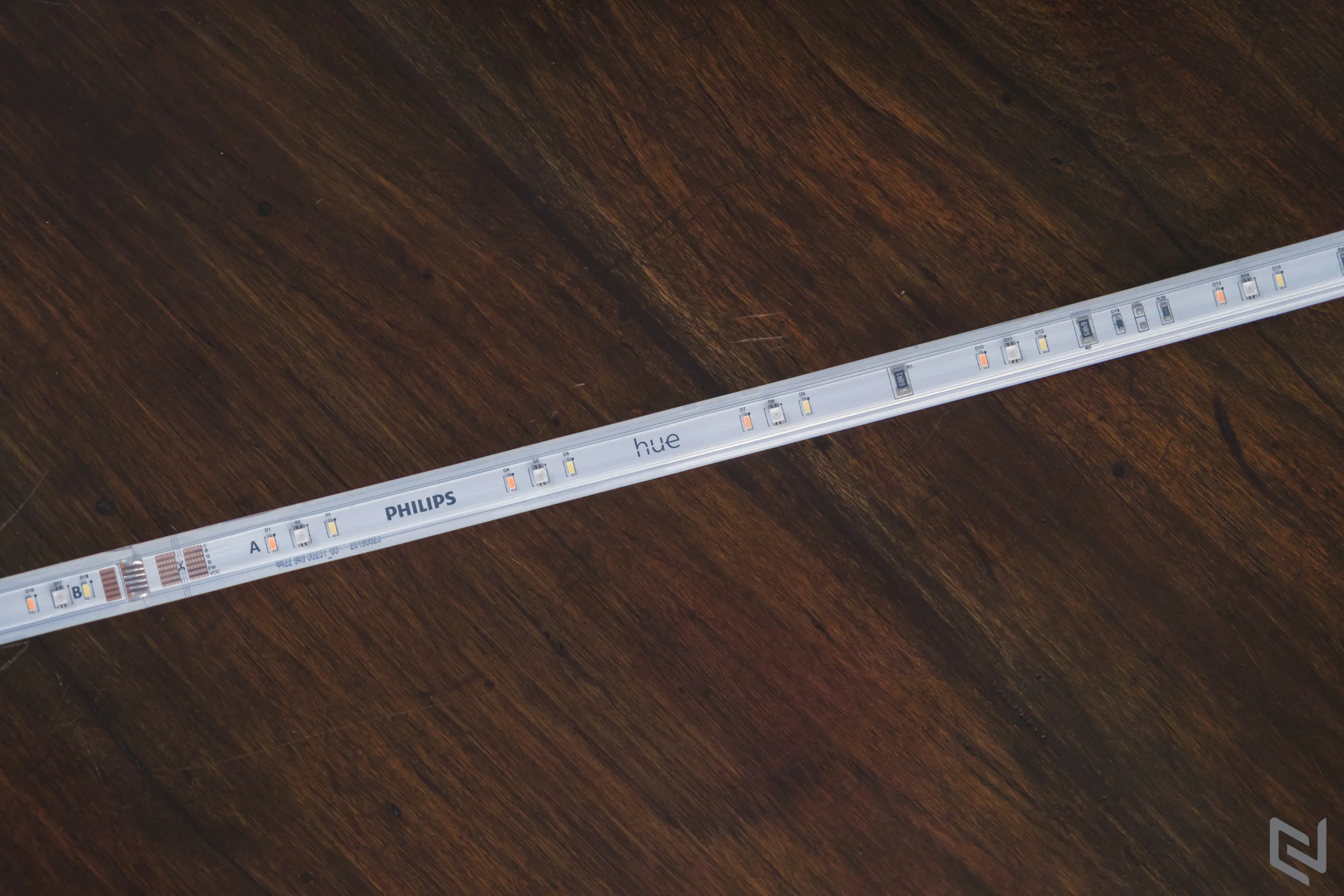 Trên tay bộ sản phẩm dây LED Philips Hue Lightstrip Plus vừa được giới thiệu tại Việt Nam