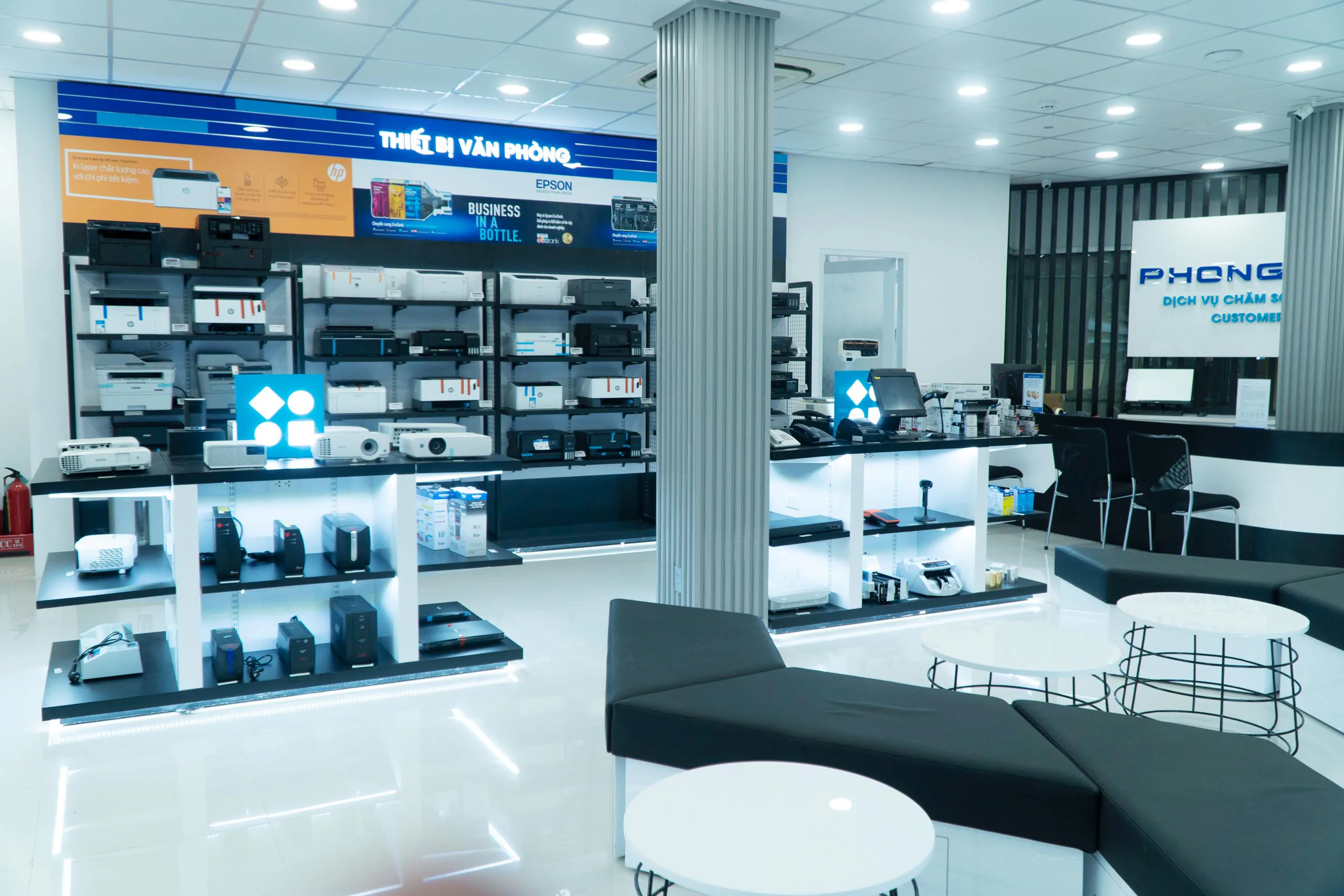 Khai trương showroom Phong Vũ Hoàng Hoa Thám: Chuyển mình để đem đến những trải nghiệm mua hàng tốt nhất