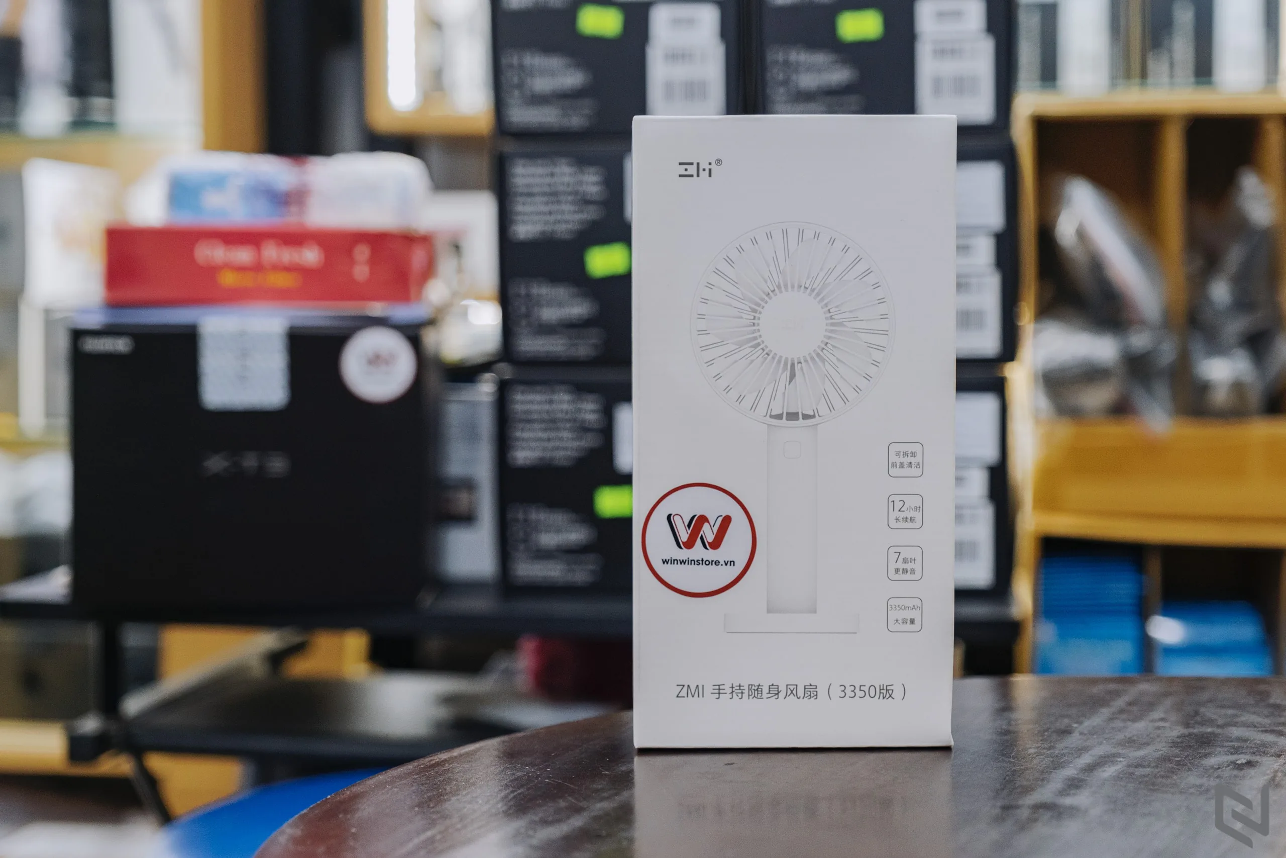 Trên tay quạt cầm tay mini Xiaomi ZMI 3 chế độ quạt, pin 3350mAh, dùng 12 tiếng