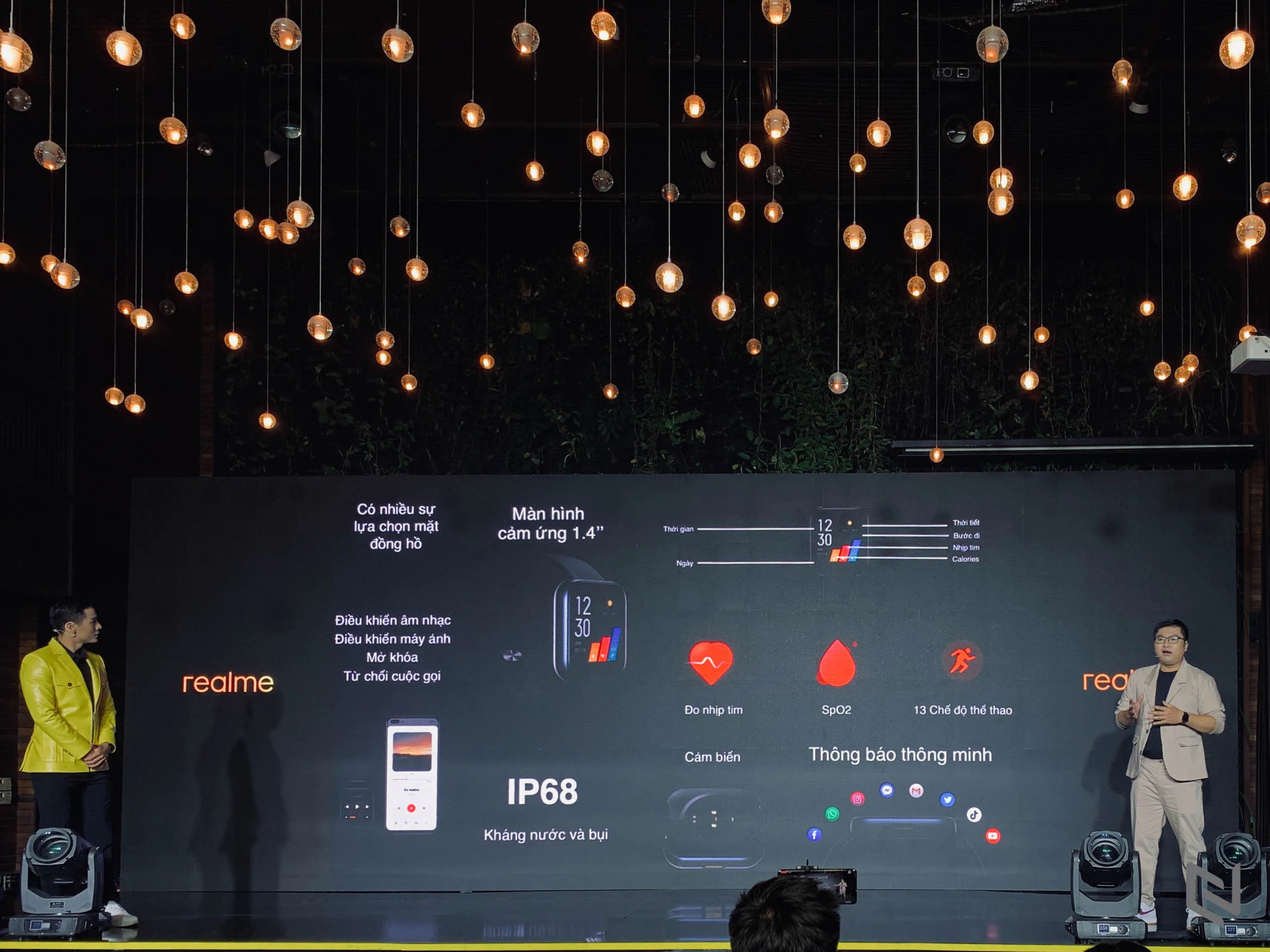 Realme ra mắt hệ sinh thái sản phẩm AIoT và công bố giá bán Realme C11 tại Việt Nam