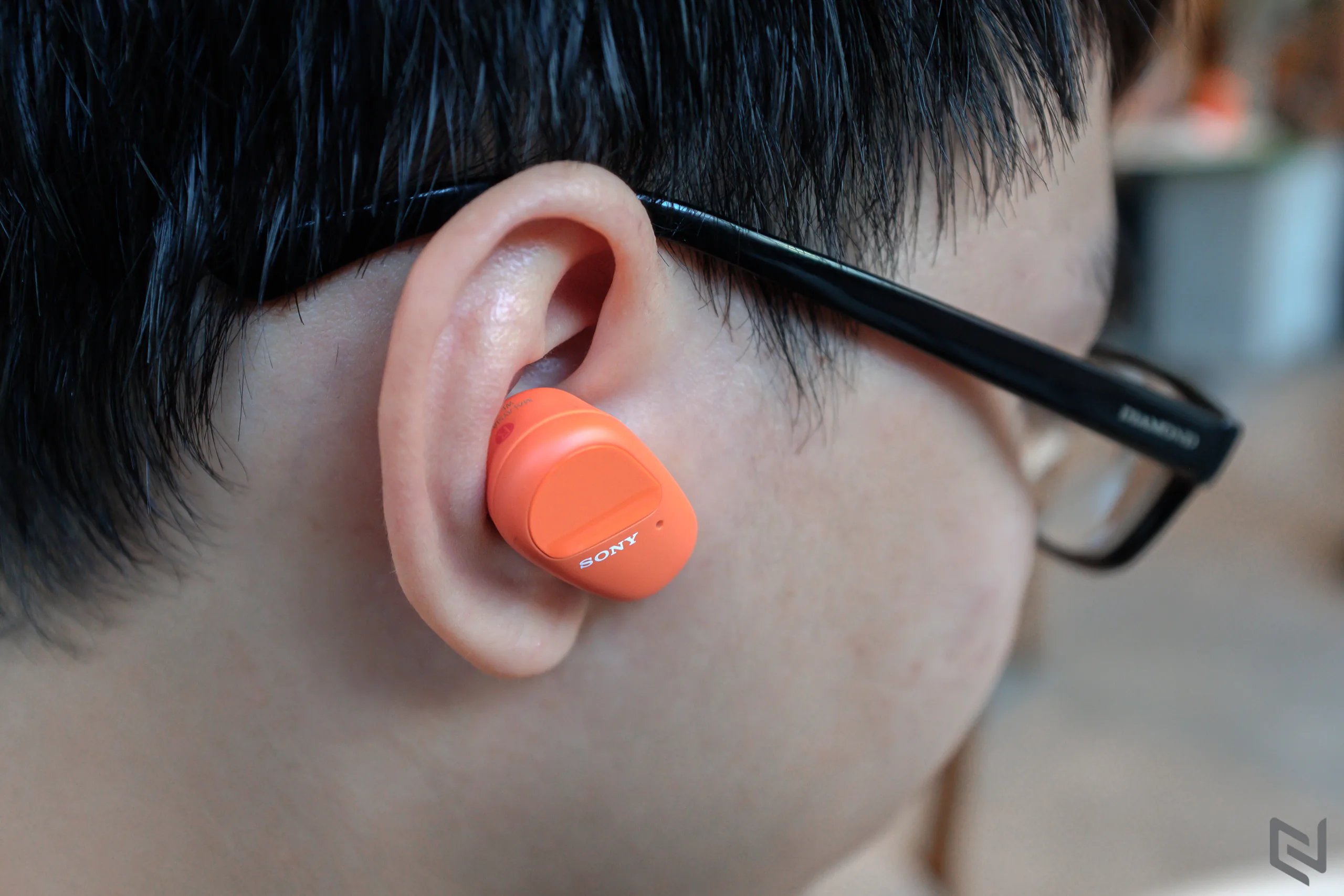 Trên tay tai nghe Sony WF-SP800N, true wireless dành cho thể thao, nhiều bass nhưng không ngột ngạt