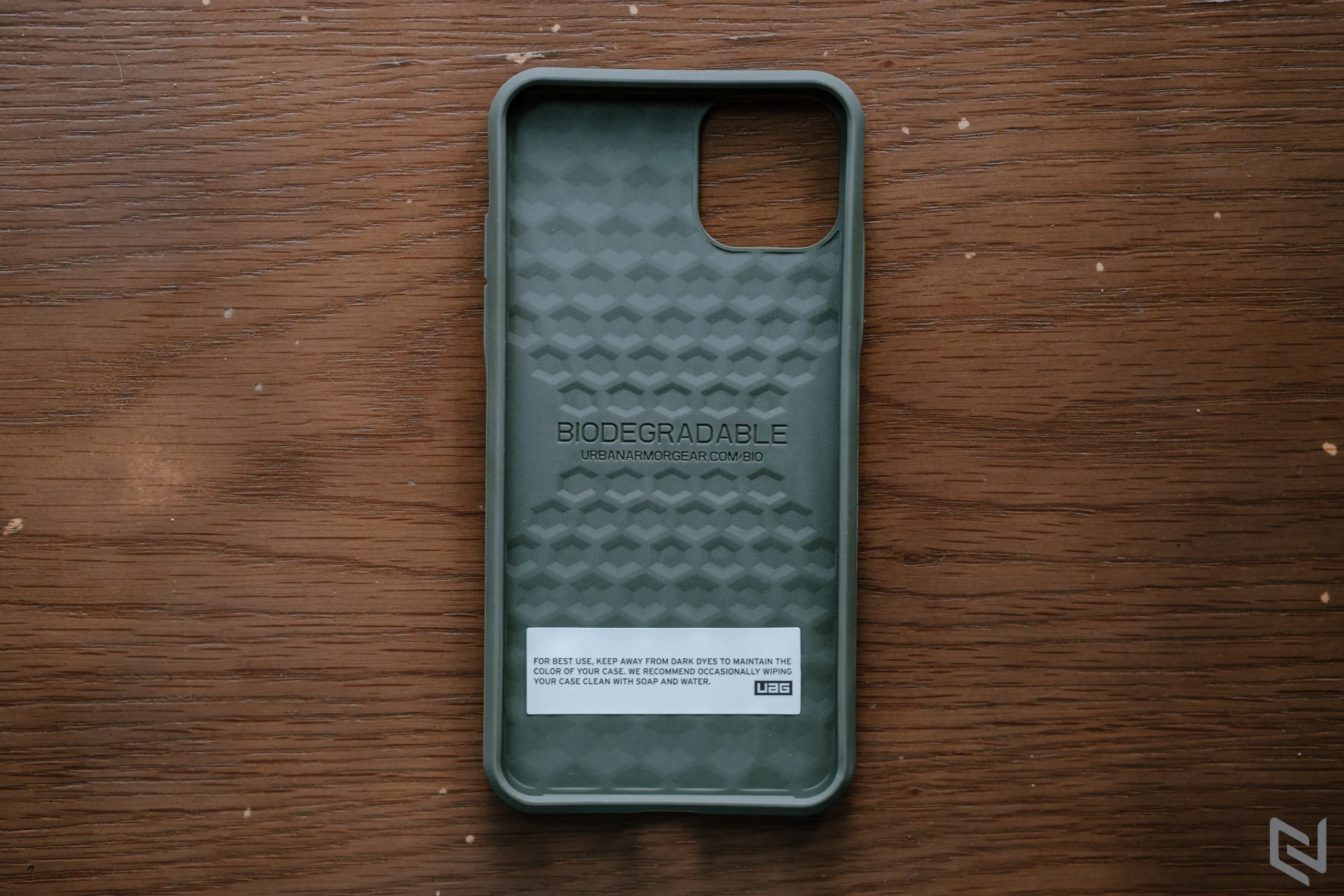 Trên tay UAG Outback Biodegradable cho iPhone, chiếc ốp lưng thân thiện môi trường 100%
