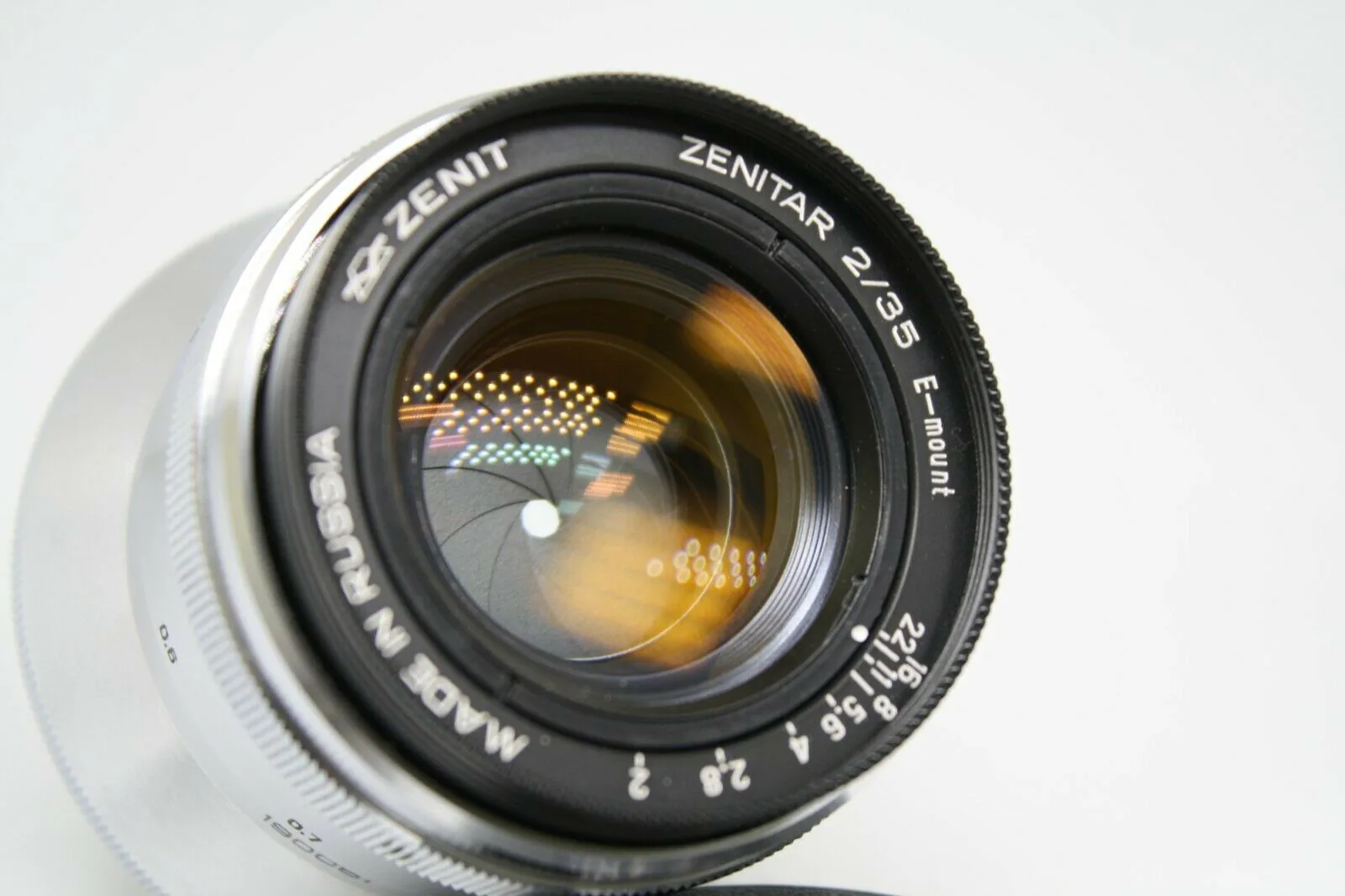 Zenit chính thức ra mắt ống kính Zenitar 35mm F2 mới cho Sony ngàm E