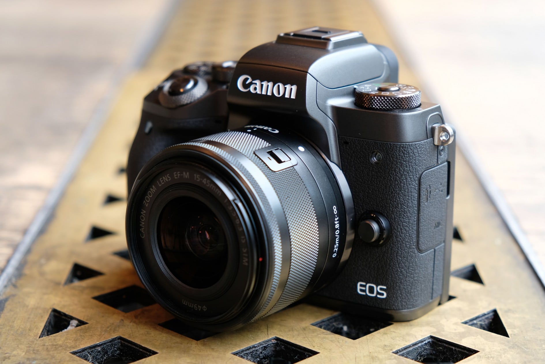 Rò rỉ thông số của Canon EOS M7 và có khả năng dòng M sẽ bị khai tử