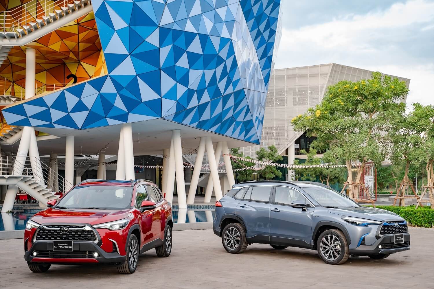 Toyota Corolla ra mắt tại Việt Nam với động cơ Hybrid, mẫu SUV đô thị tiên phong