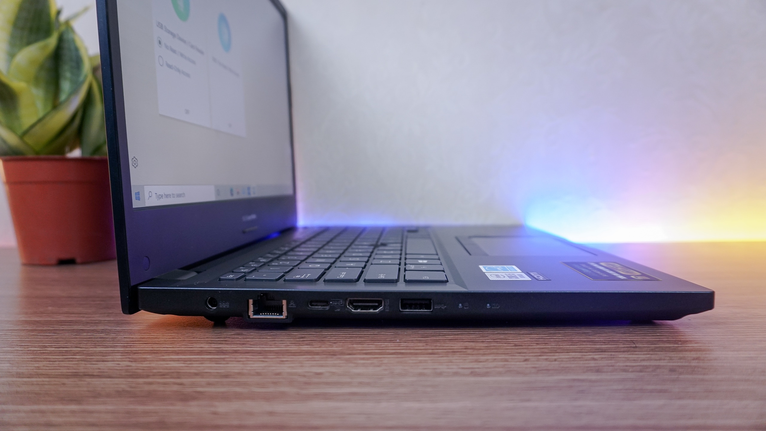 Trên tay ASUS ExpertBook P2, laptop doanh nghiệp, Intel Core thế hệ 10, đầy đủ cổng kết nối, độ bền chuẩn quân sự