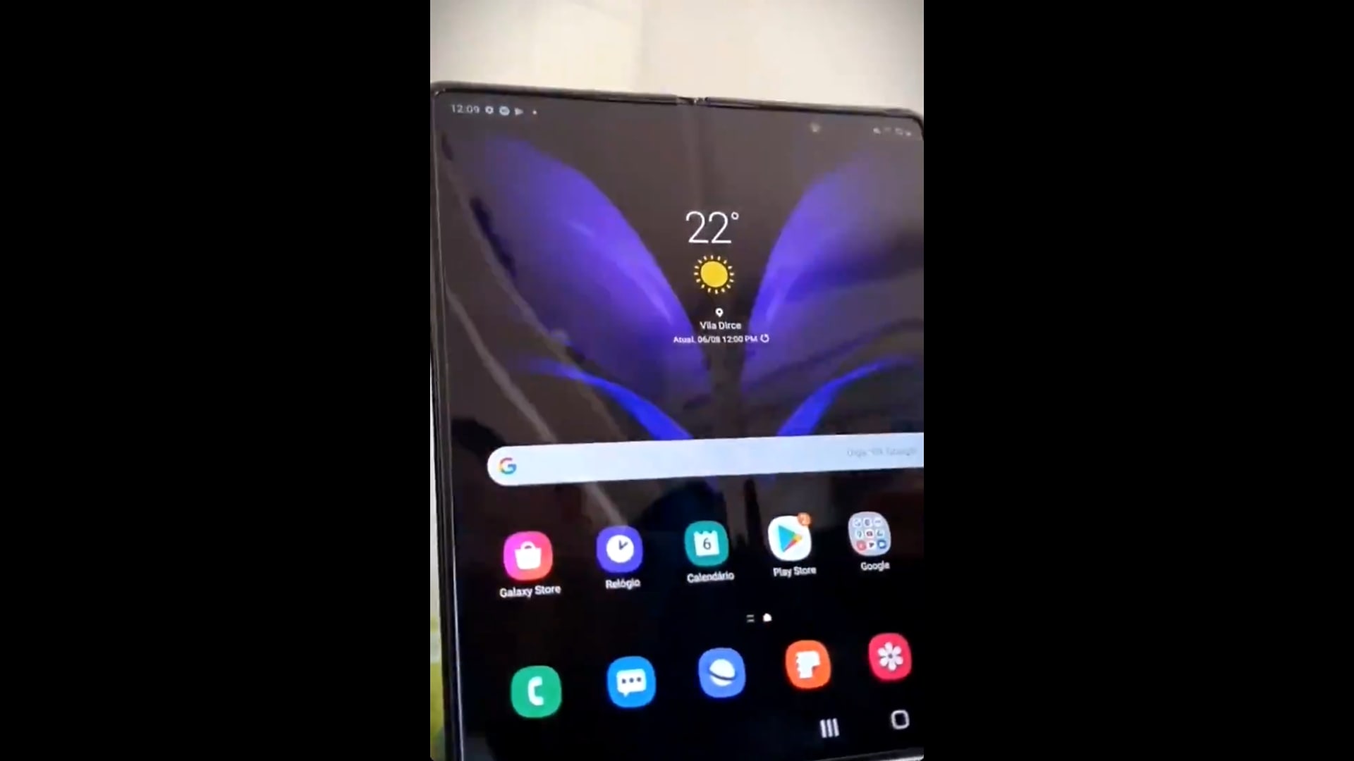 Lộ diện video trên tay smartphone gập Samsung Galaxy Z Fold2