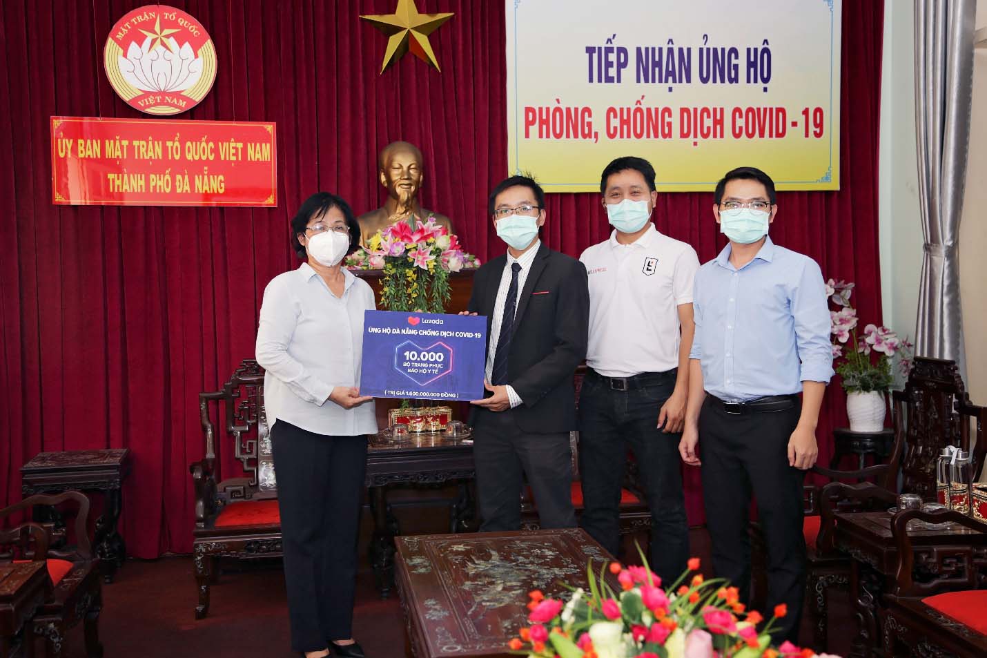 Lazada trao tặng 10,000 bộ trang phục bảo hộ y tế cho Đà Nẵng, chung tay cùng bộ y tế đẩy lùi dịch Covid-19 ở Việt Nam