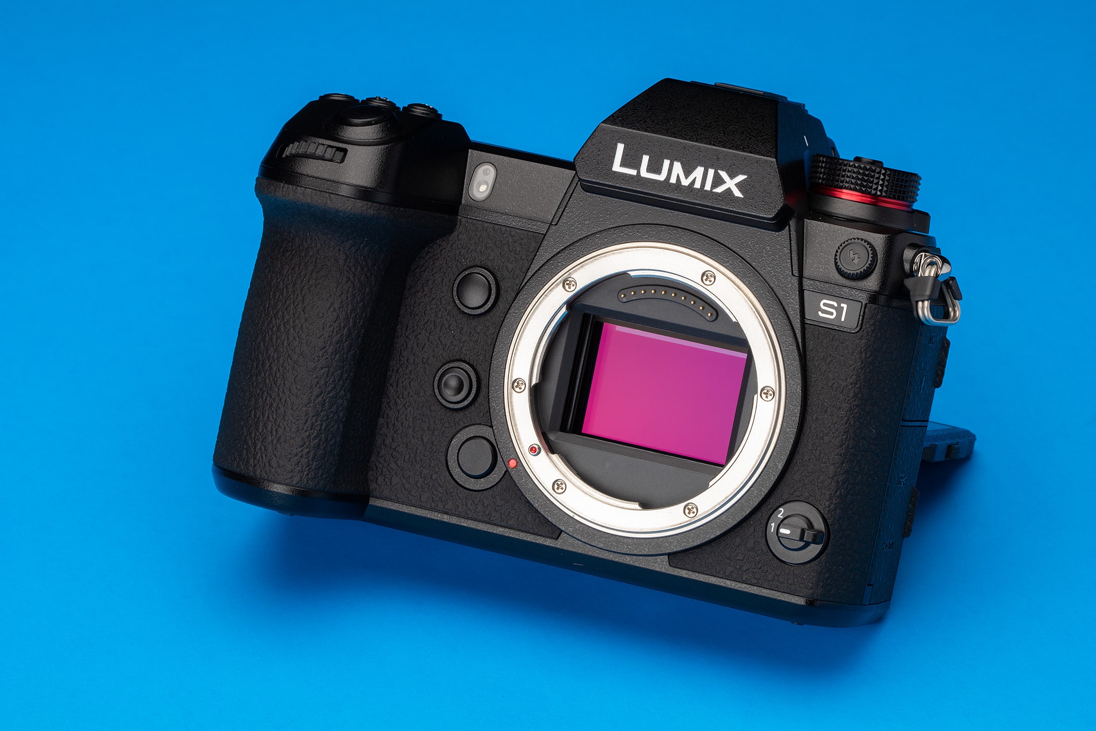 Panasonic sắp ra mắt Lumix S5 - máy ảnh full frame dành cho người mới bắt đầu