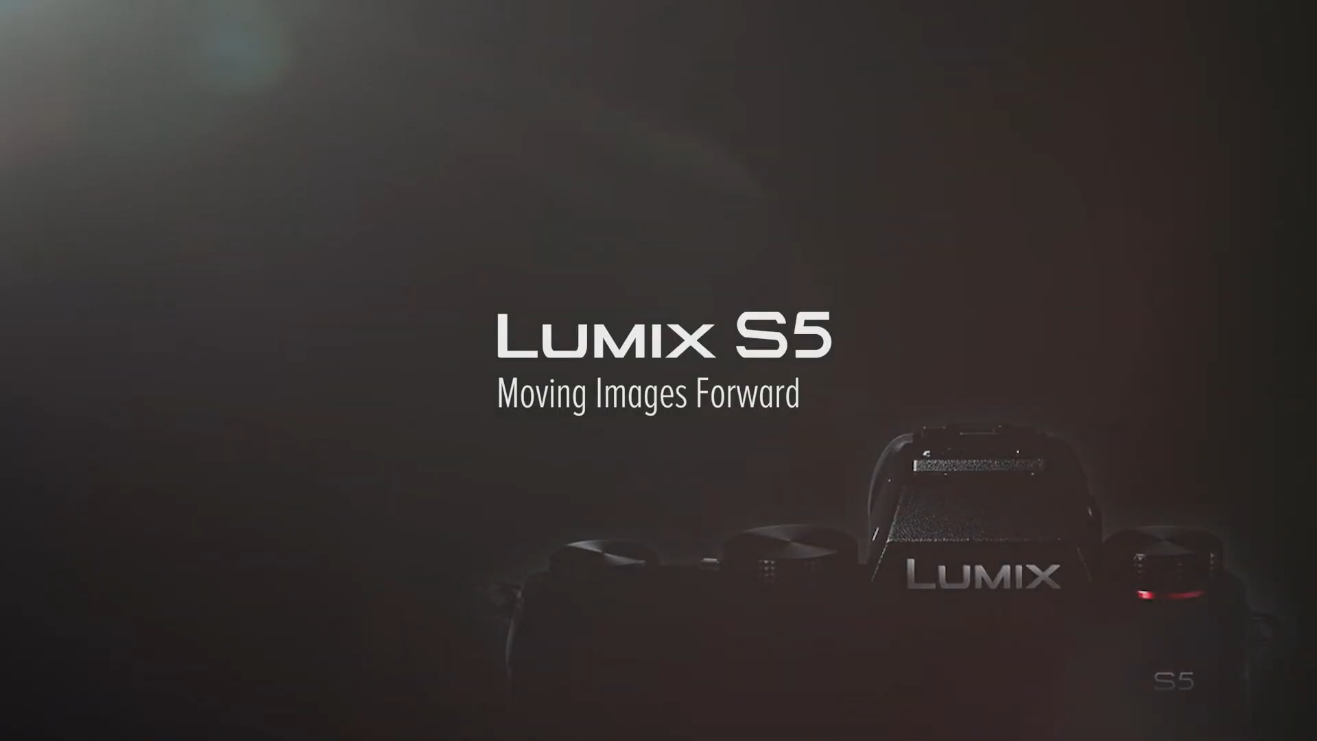 Lộ diện teaser chính thức của Panasonic Lumix S5