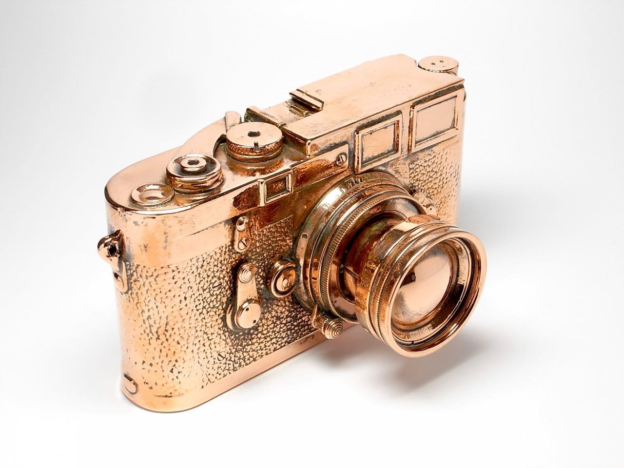 Những chiếc máy ảnh Leica mạ đồng dù không hoạt động nhưng vẫn bán được với giá cao