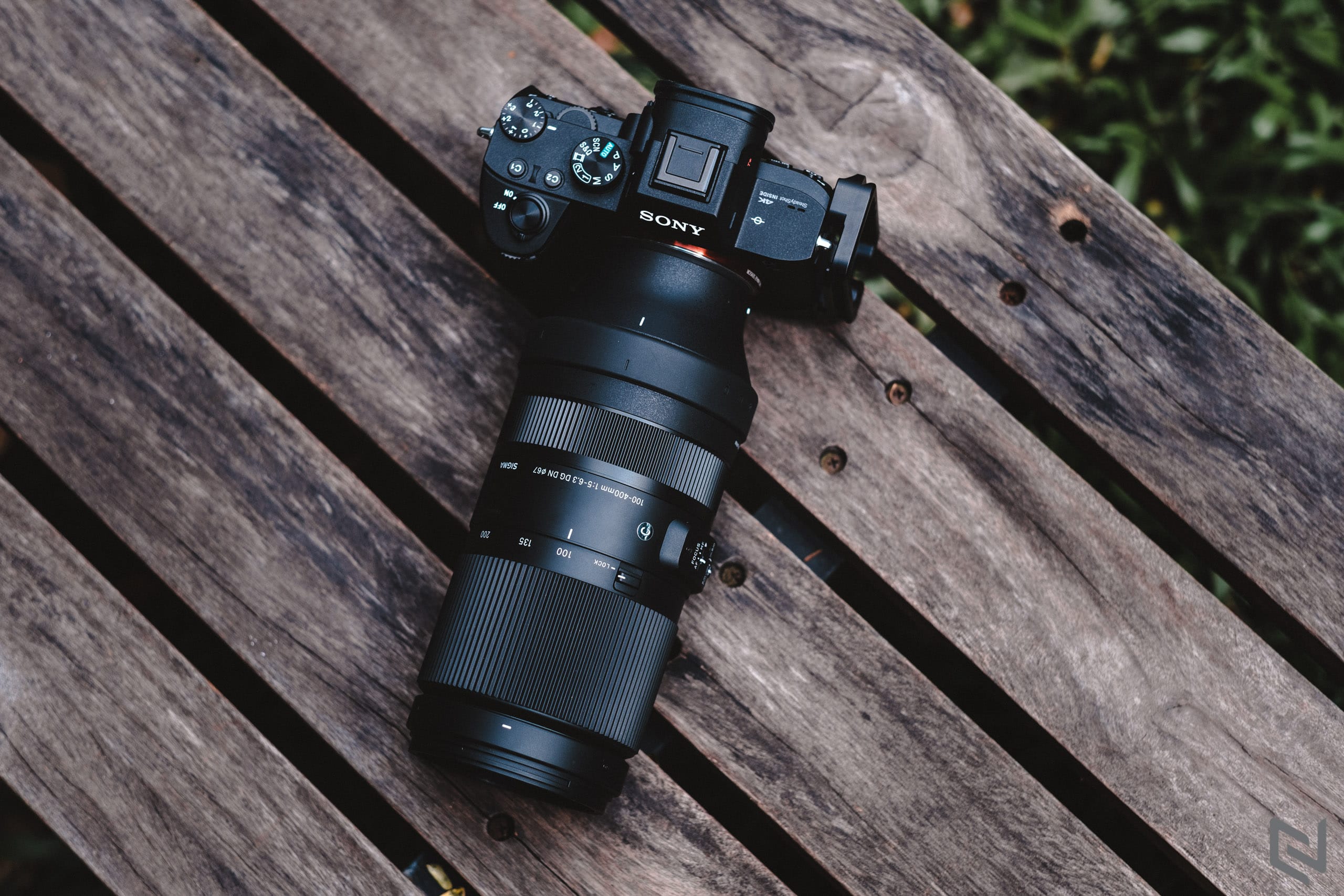 Trên tay ống kính Sigma 100-400mm F5-6.3 DG DN OS cho Sony, lựa chọn ống kính siêu zoom giá mềm