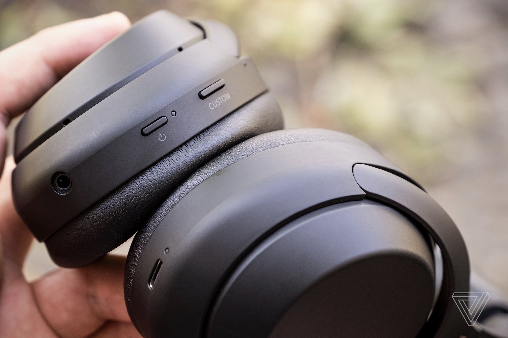 Sony ra mắt tai nghe chống ồn chủ động WH-1000XM4