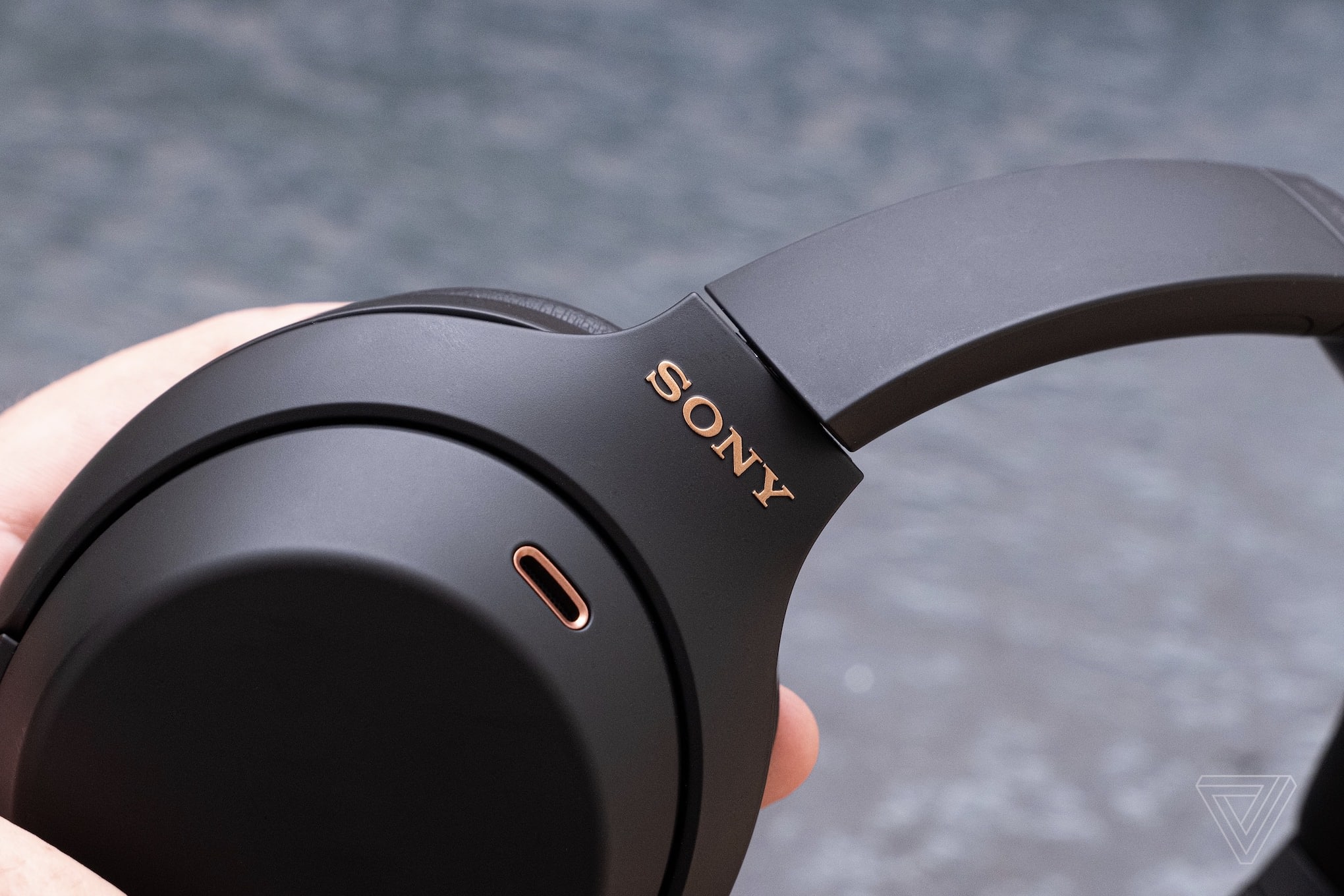 Sony ra mắt tai nghe chống ồn chủ động WH-1000XM4