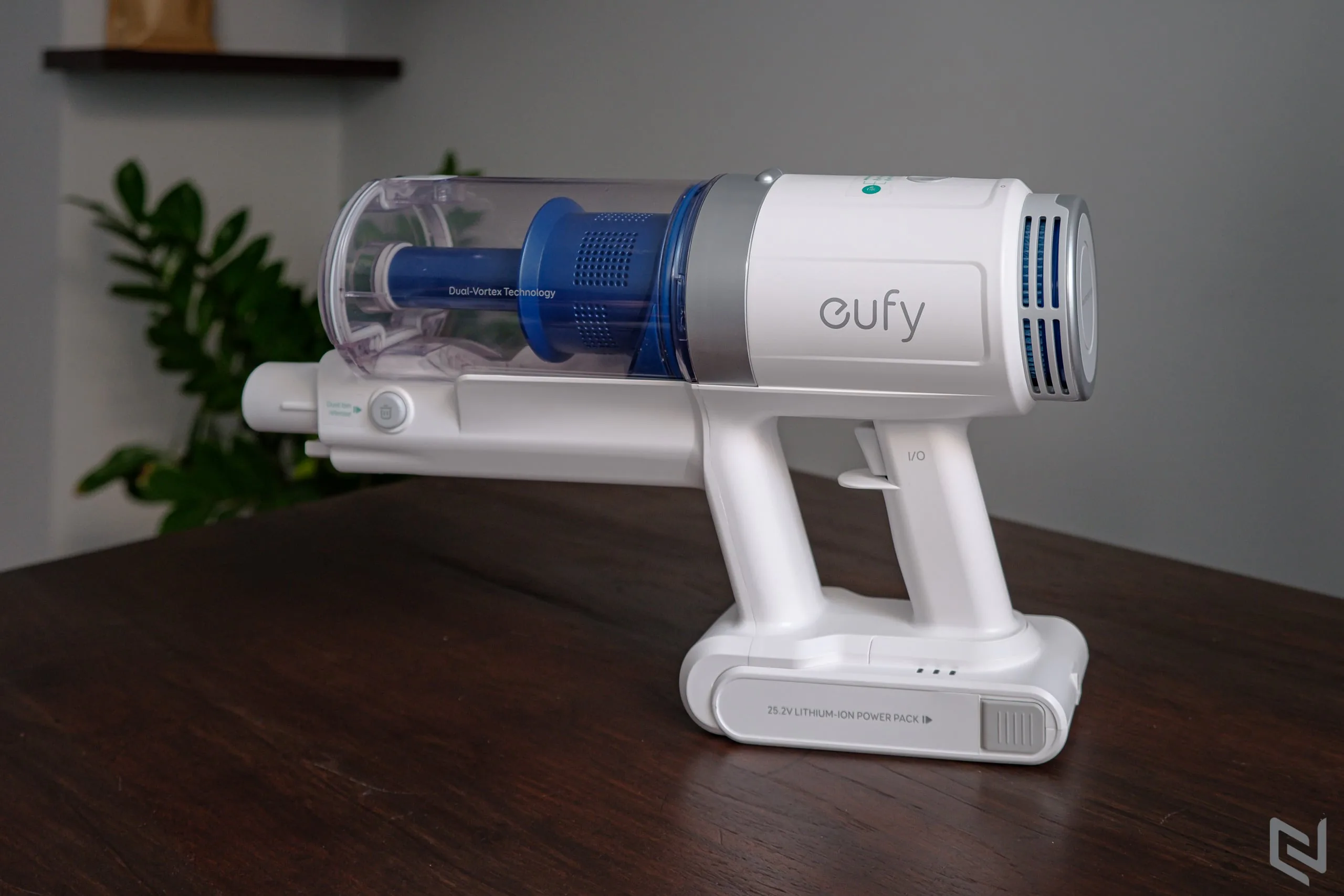 Trên tay máy hút bụi không dây Eufy HomeVac S11 Go: công suất lớn, lực hút mạnh và nhiều "đồ chơi" kết hợp với nhau