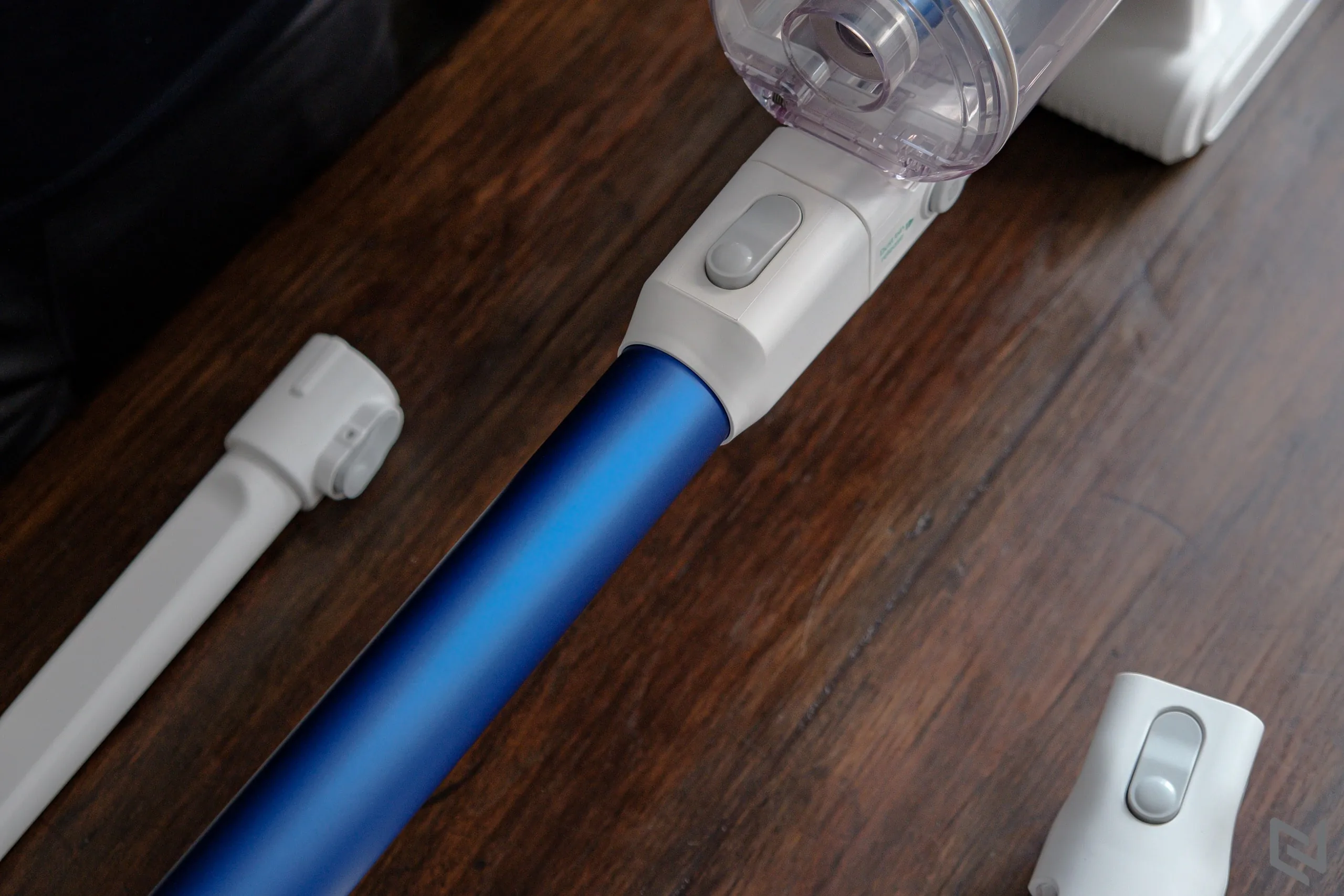 Trên tay máy hút bụi không dây Eufy HomeVac S11 Go: công suất lớn, lực hút mạnh và nhiều "đồ chơi" kết hợp với nhau