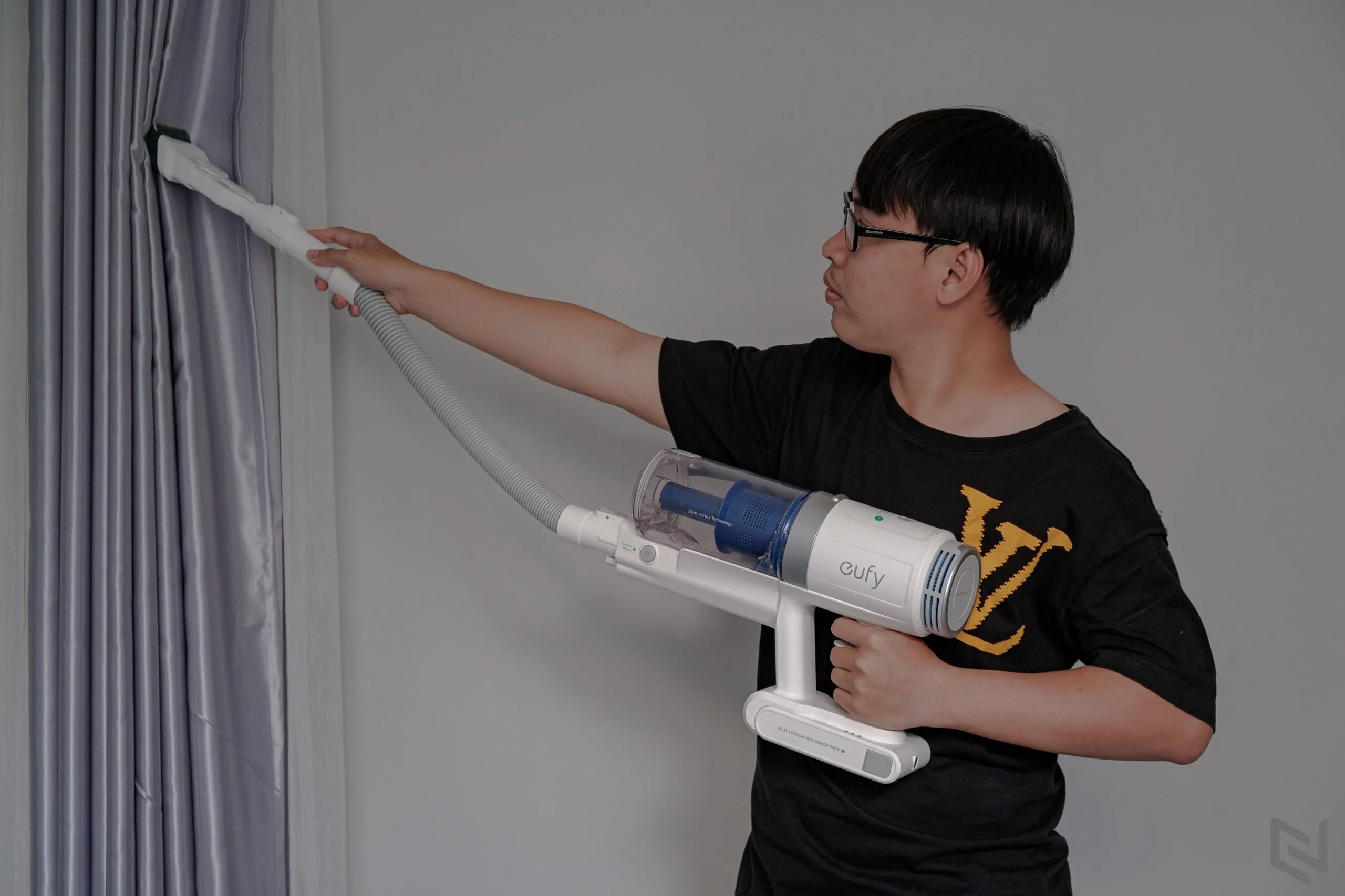Trên tay máy hút bụi không dây Eufy HomeVac S11 Go: công suất lớn, lực hút mạnh và nhiều "đồ chơi" kết hợp với nhau
