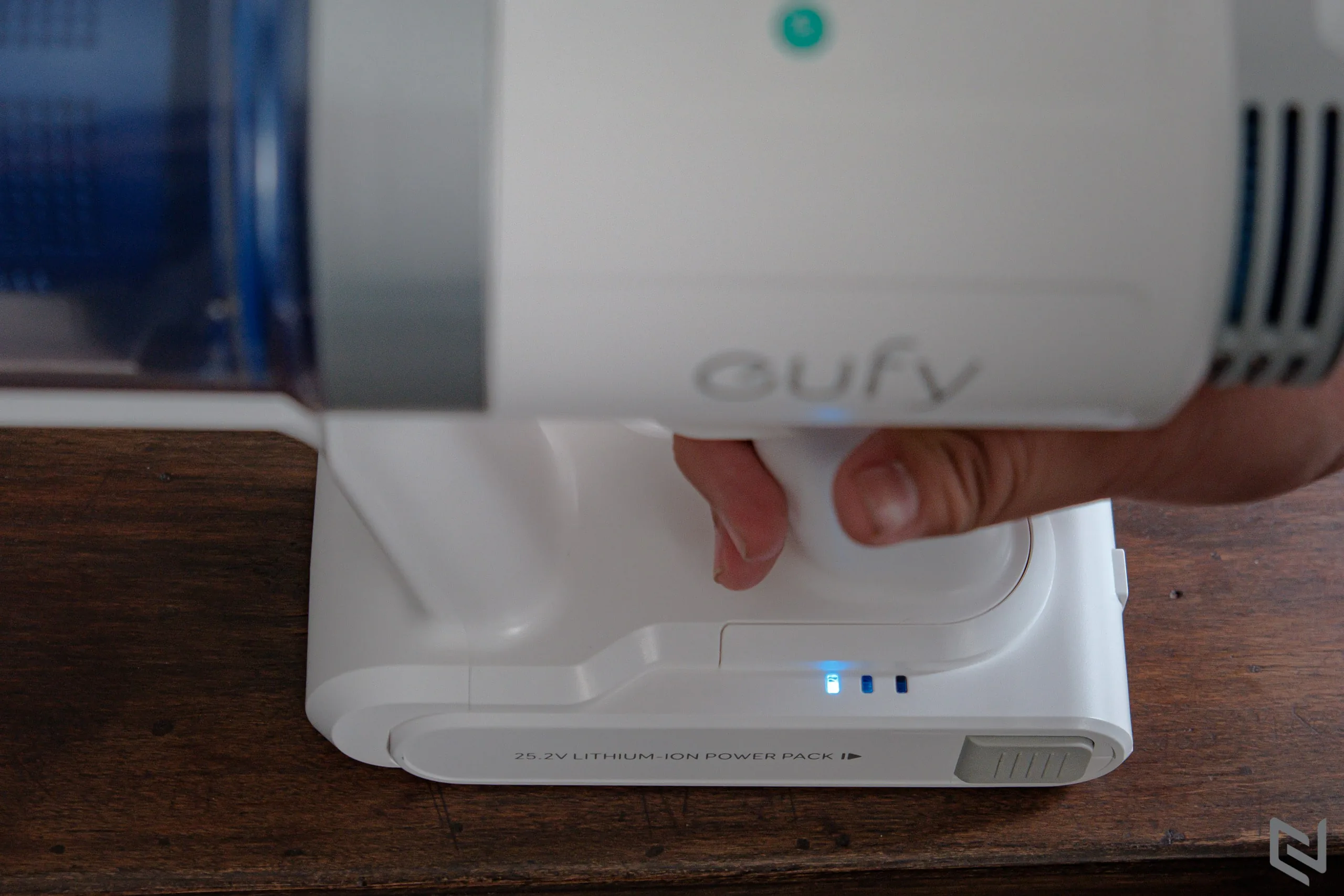 Trên tay máy hút bụi không dây Eufy HomeVac S11 Go: công suất lớn, lực hút mạnh và nhiều "đồ chơi" kết hợp với nhau