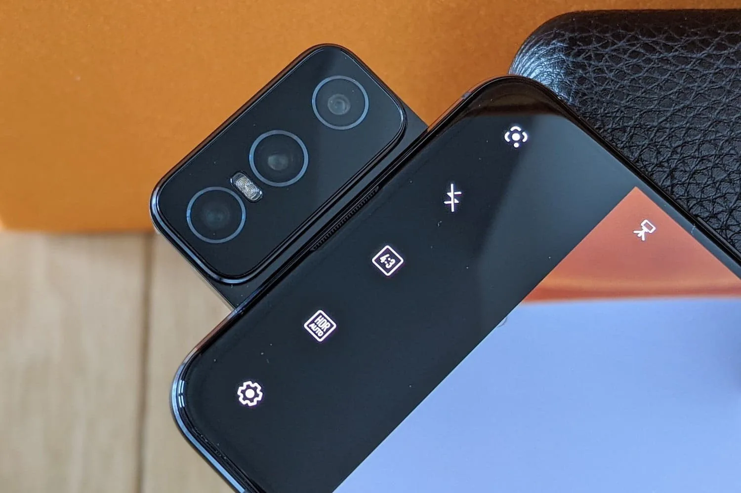 ASUS Zenfone 7 và Zenfone 7 Pro chính thức ra mắt với cụm ba camera lật, màn hình 90Hz